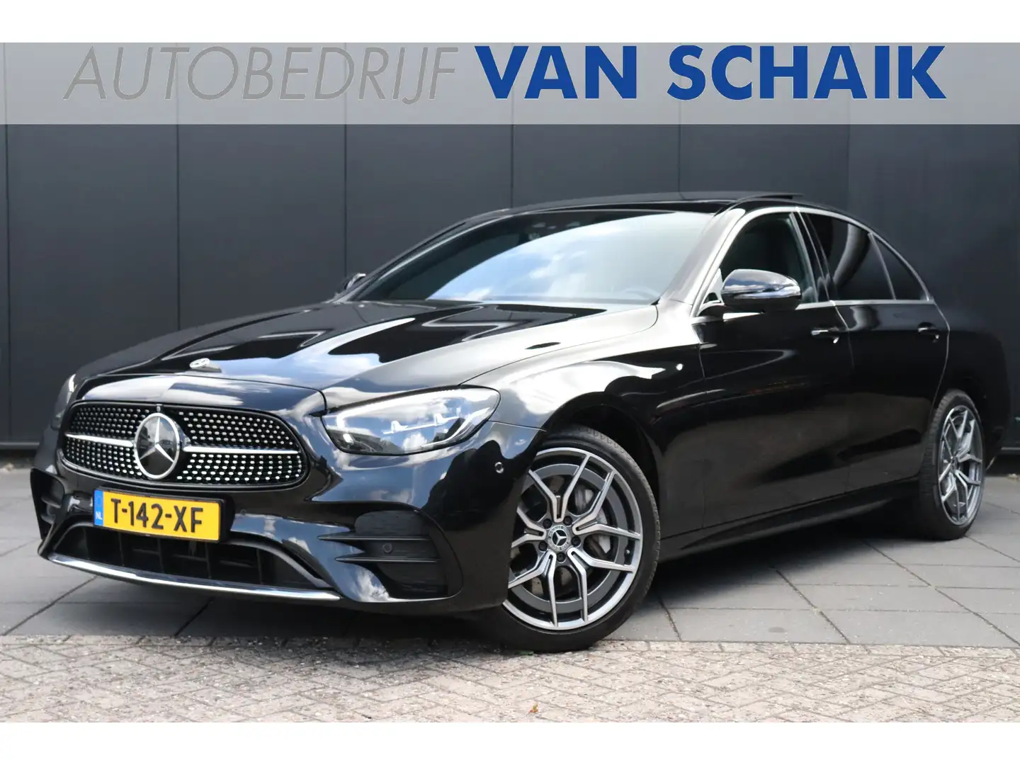Mercedes-Benz E 400 d 4MATIC 331 PK AMG | PANO-DAK | LEDER | 360° CAME Černá - 1