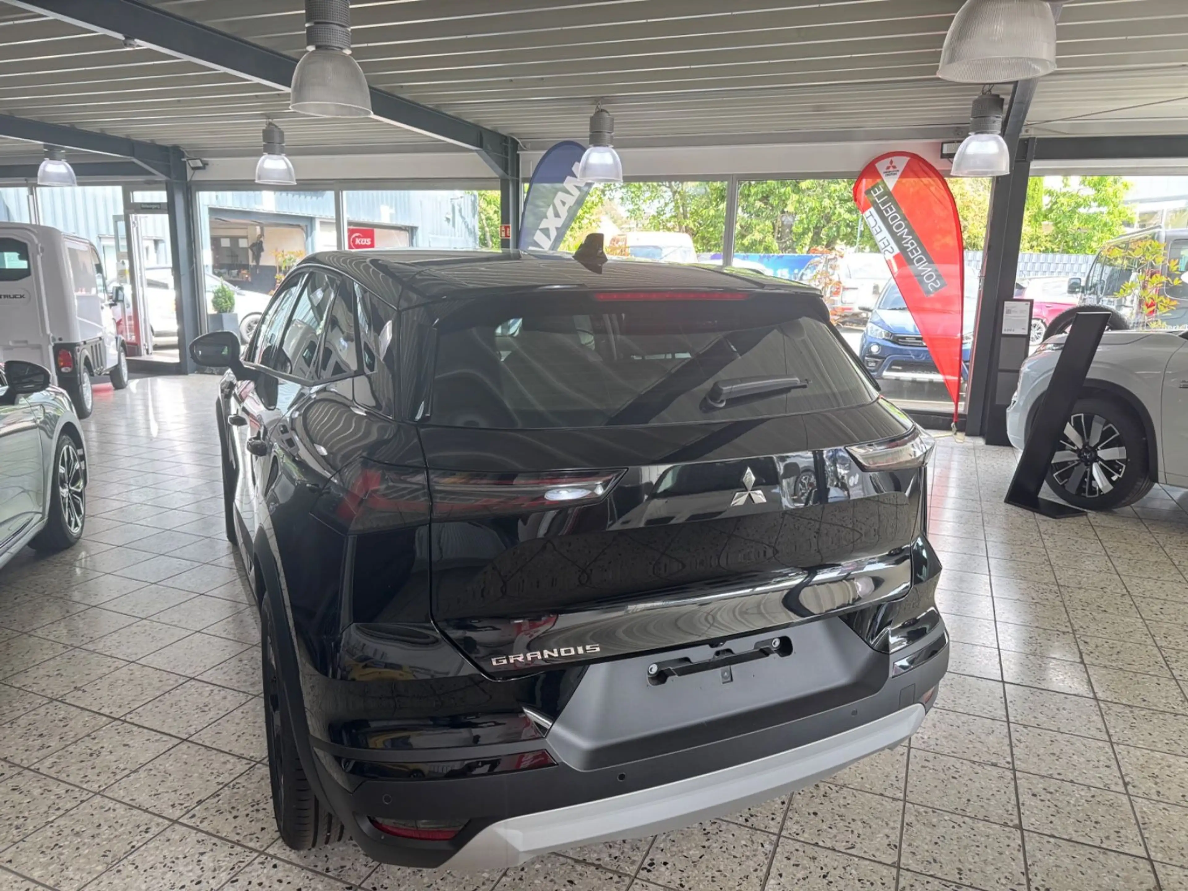 Mitsubishi Grandis 1.3 A/T Diamant PLUS — photo 3
