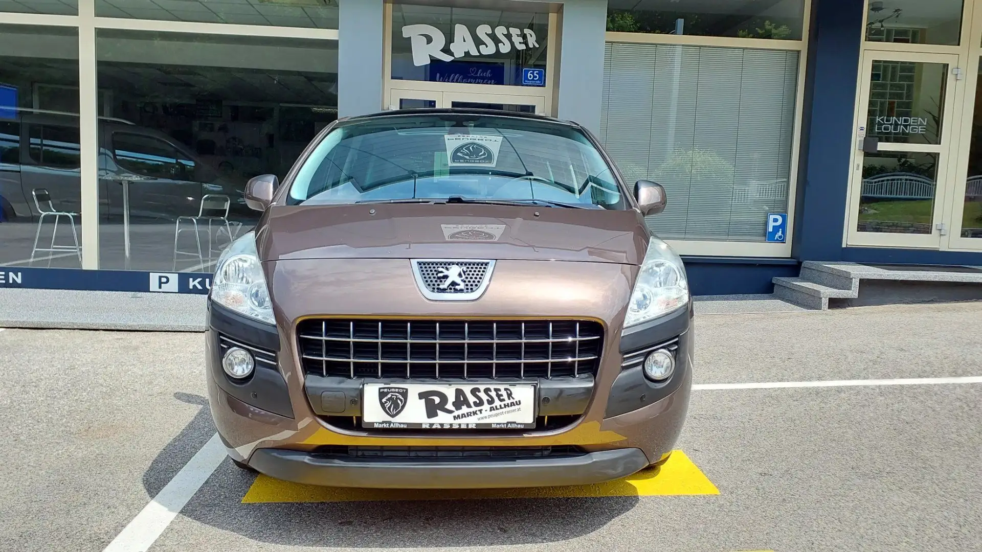 Peugeot 3008 1.6 HDi FAP Professional Line Braun - 1
