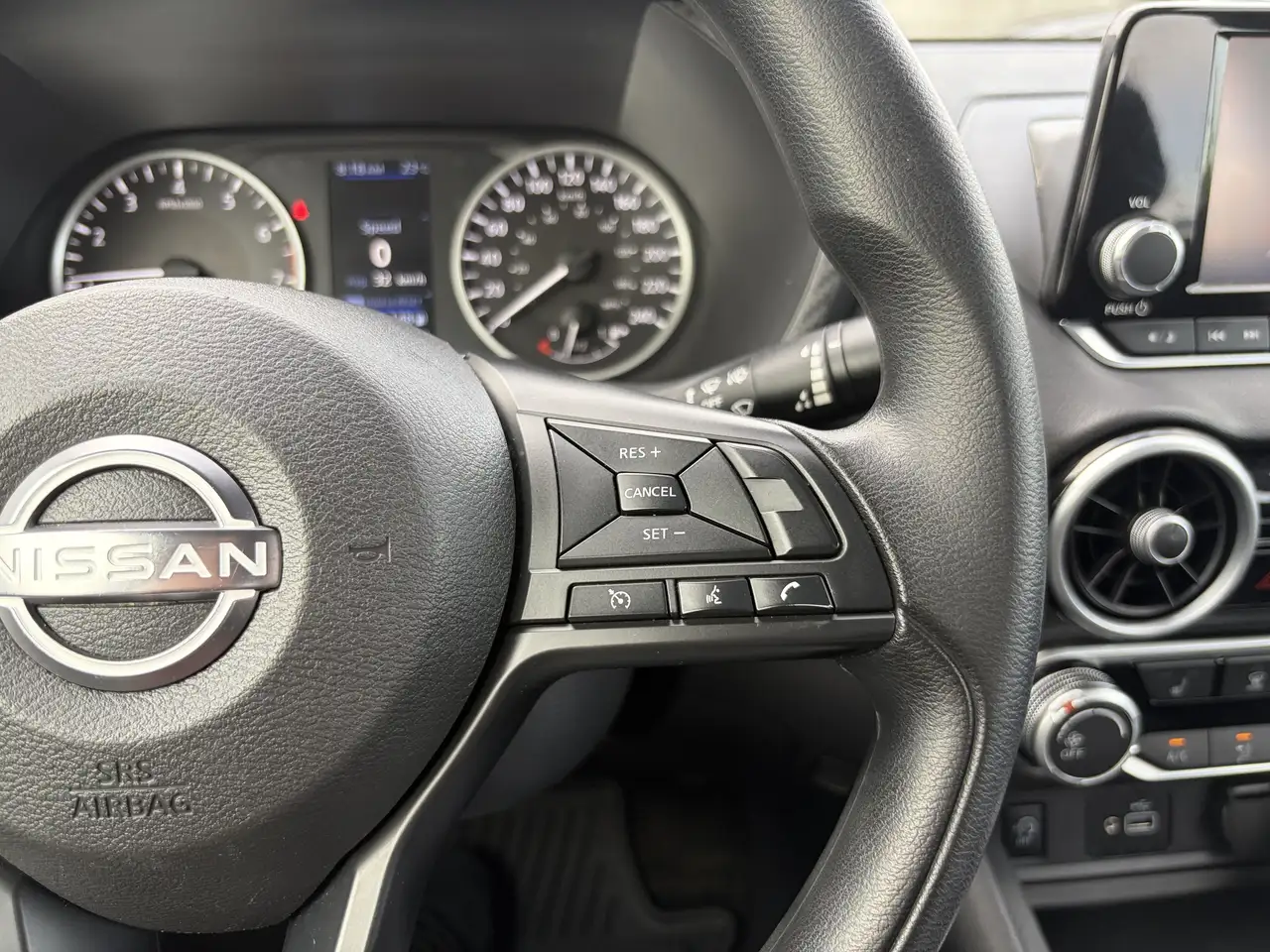 Nissan Sentra снимка Nissan Sentra