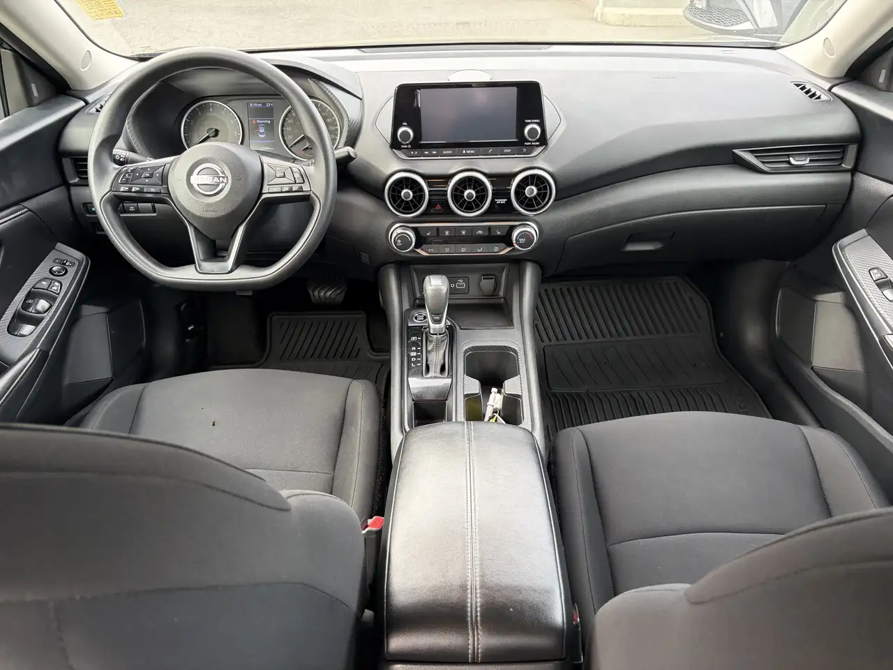 Nissan Sentra снимка Nissan Sentra