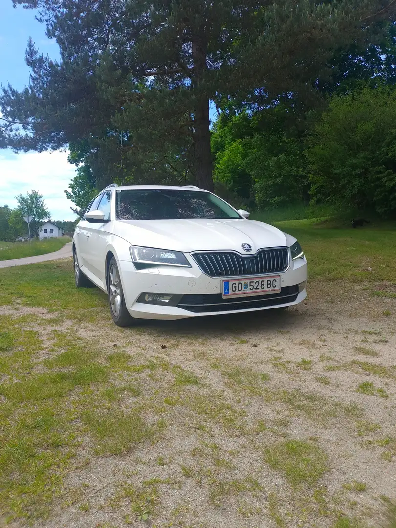 Skoda Superb Kombi 2,0 TDI Style DSG *VOLL*StHz*AHK*Sitzkühl Weiß - 1