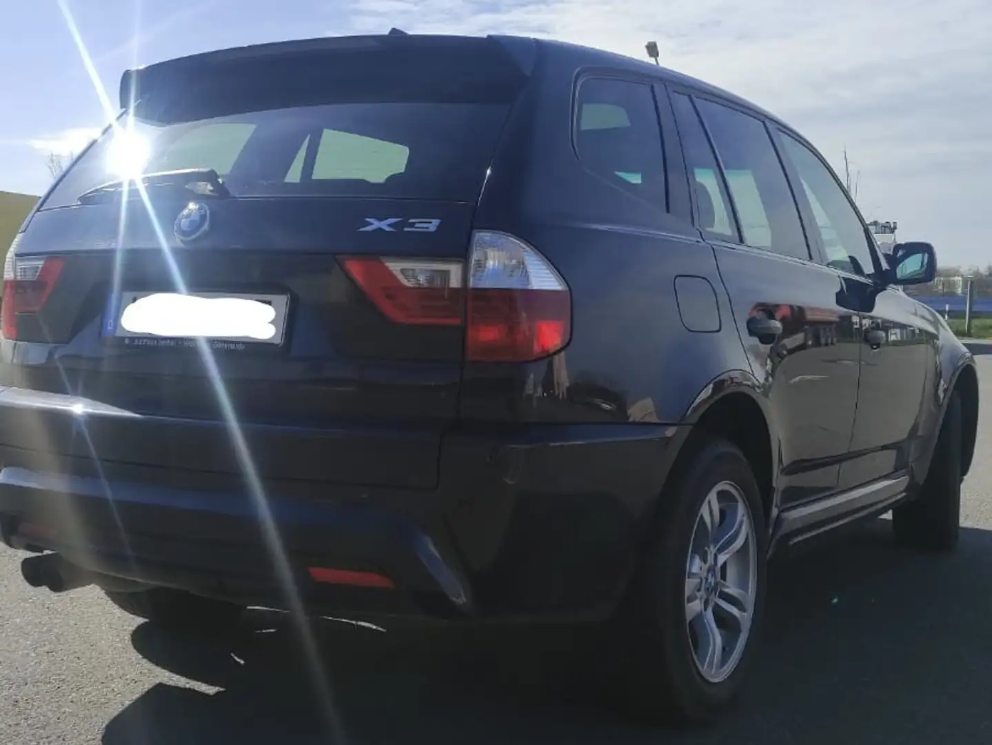 BMW X3 2.5si*M-Paket*Navi*AHK*Allrad Schwarz - 2