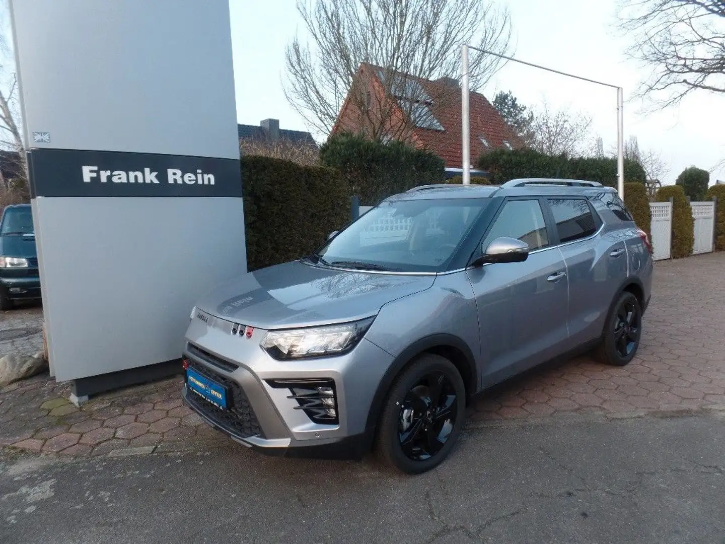 SsangYong Tivoli Grand Black Line 4x2 Silber - 1