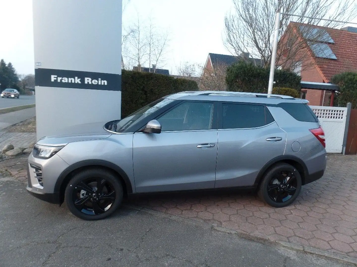 SsangYong Tivoli Grand Black Line 4x2 Silber - 2
