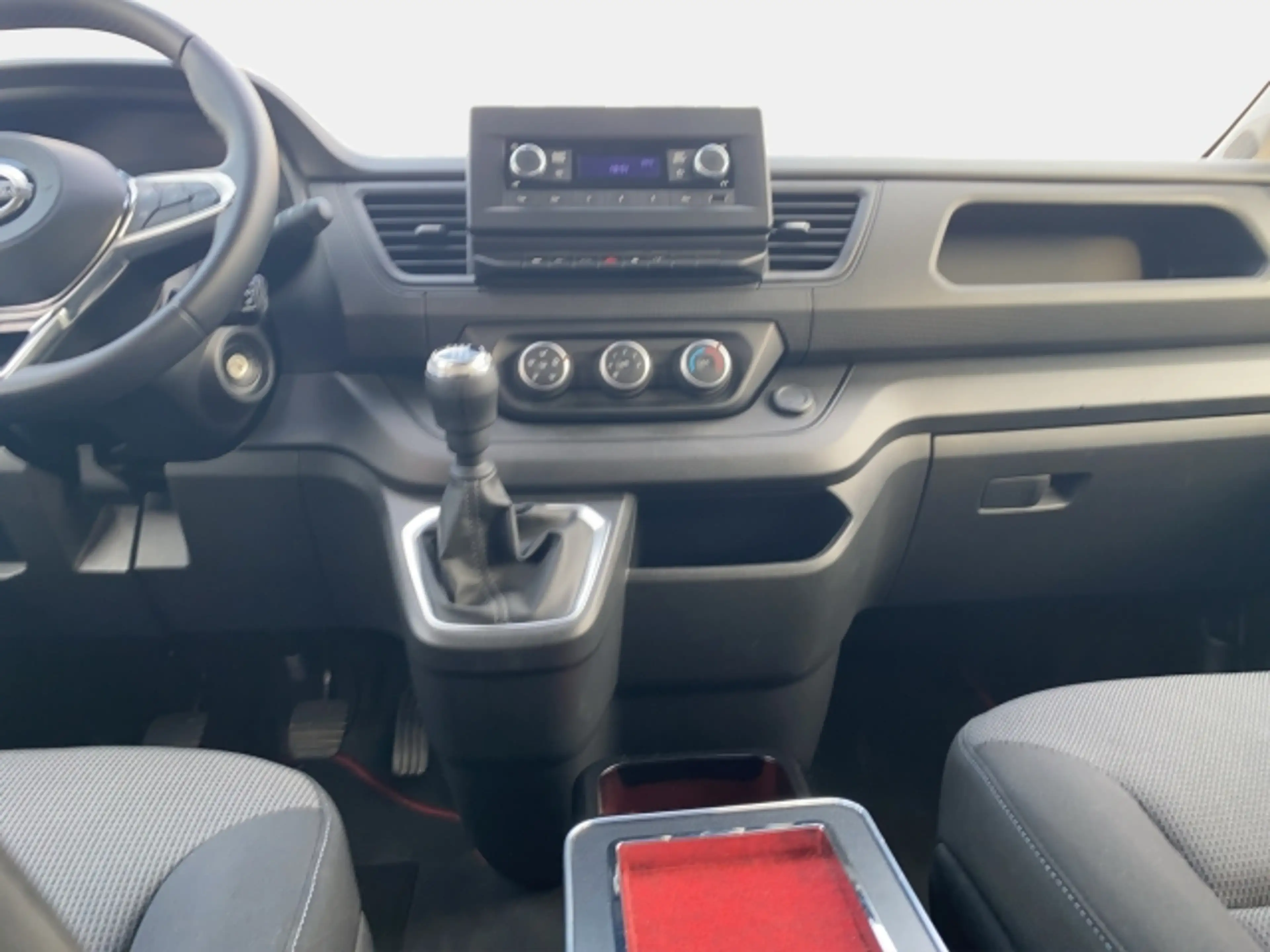 Nissan Primastar Kombi L2H1 3,0t dCi 150 Acenta — photo 11