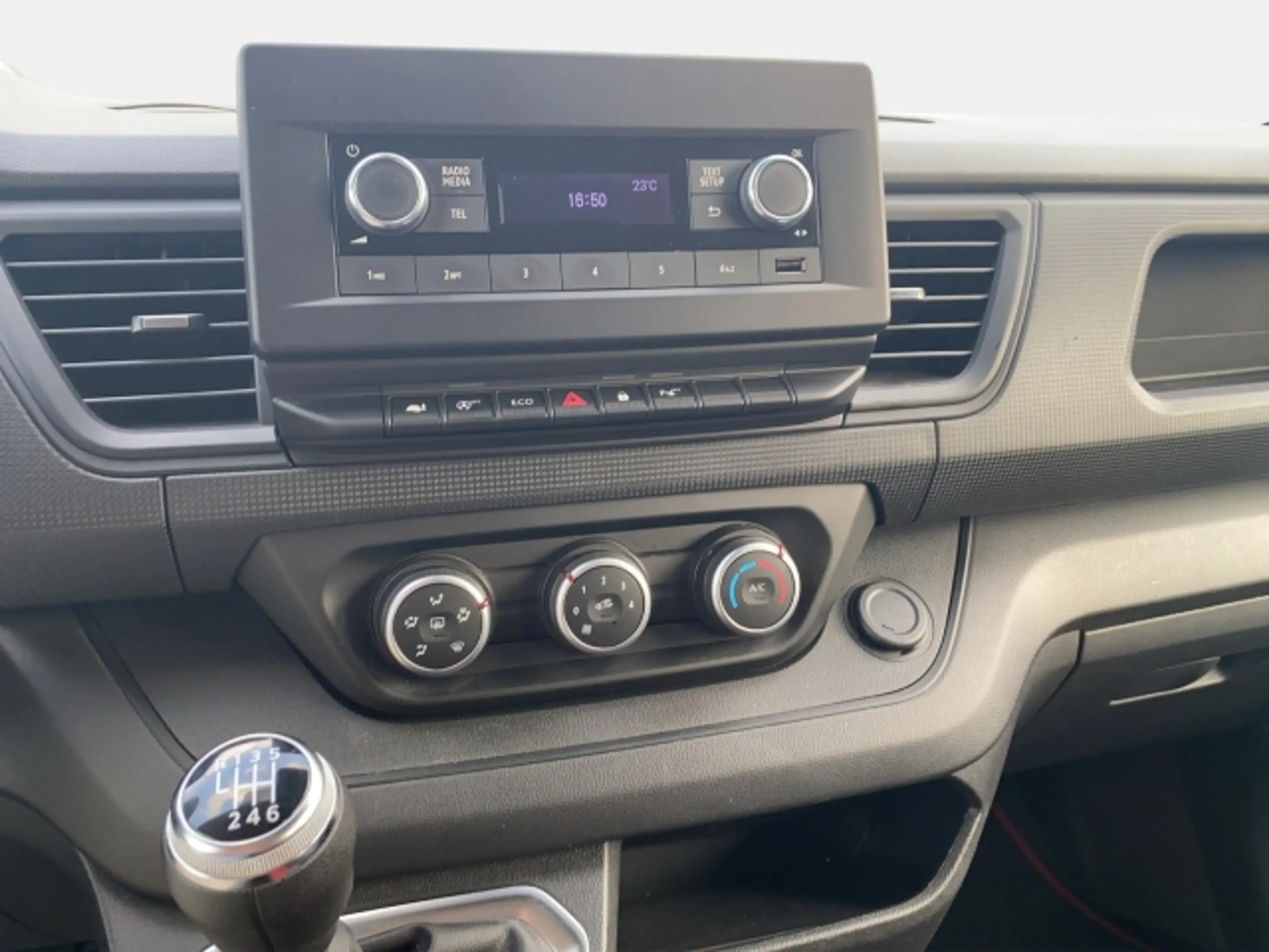 Nissan Primastar Kombi L2H1 3,0t dCi 150 Acenta — photo 12