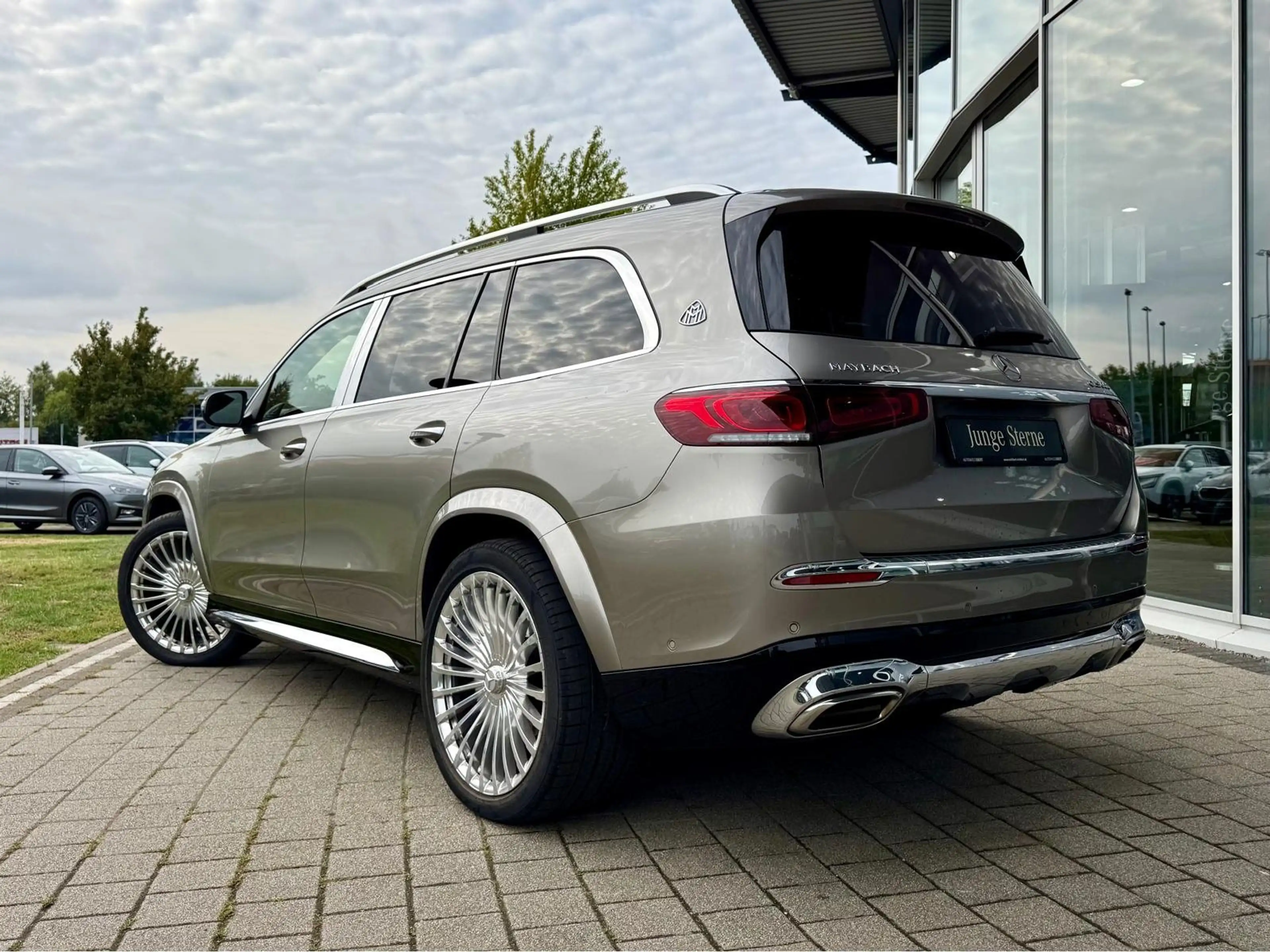 Mercedes-Benz GLS 600 Maybach GLS600 FirstClass E-ACTIVE FondTV Standh — photo 3