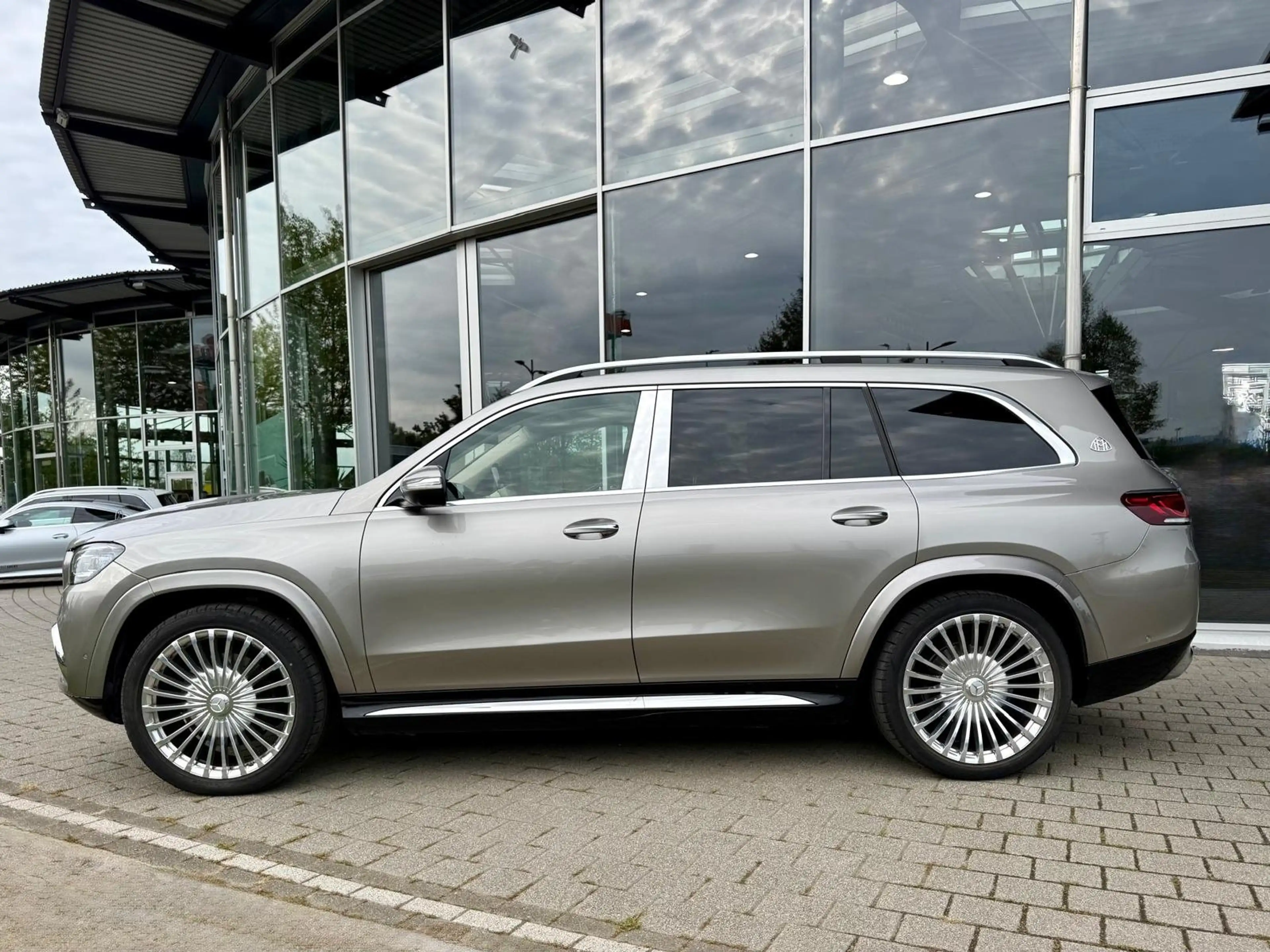 Mercedes-Benz GLS 600 Maybach GLS600 FirstClass E-ACTIVE FondTV Standh — photo 2