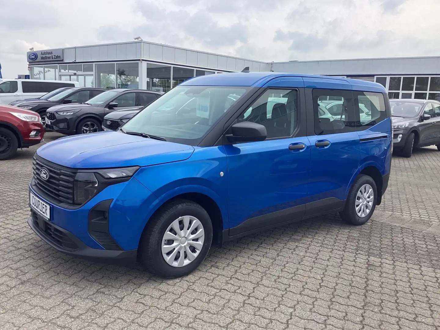 Ford Tourneo Courier Trend, WinterP, Garantie Kék - 1