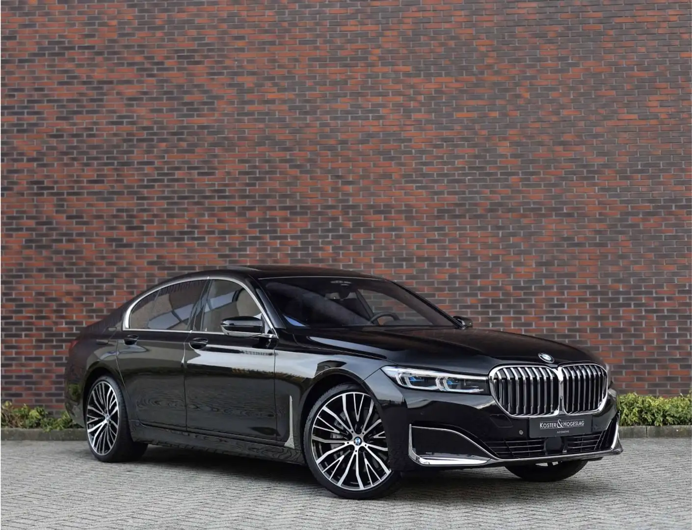 BMW 745 High Executive Zwart - 1