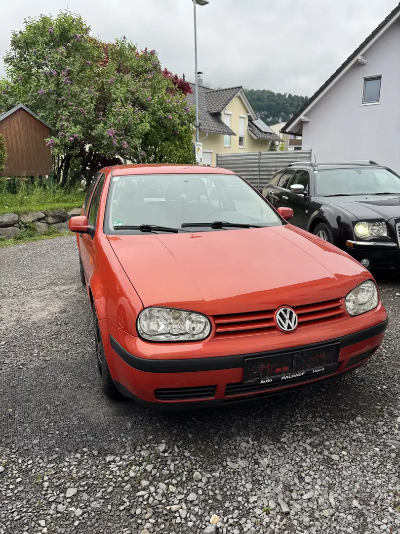Volkswagen Golf - 1