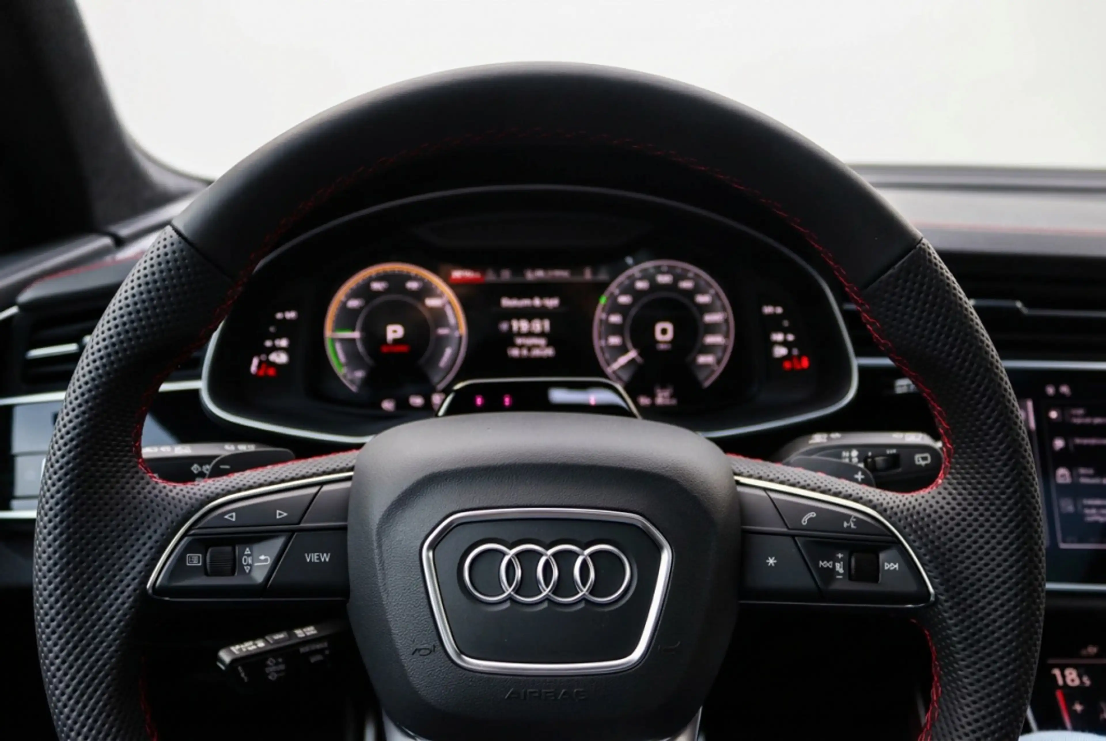 Audi Q8 60 TFSI e-hybrid quattro S Line Competition l AWD — photo 19