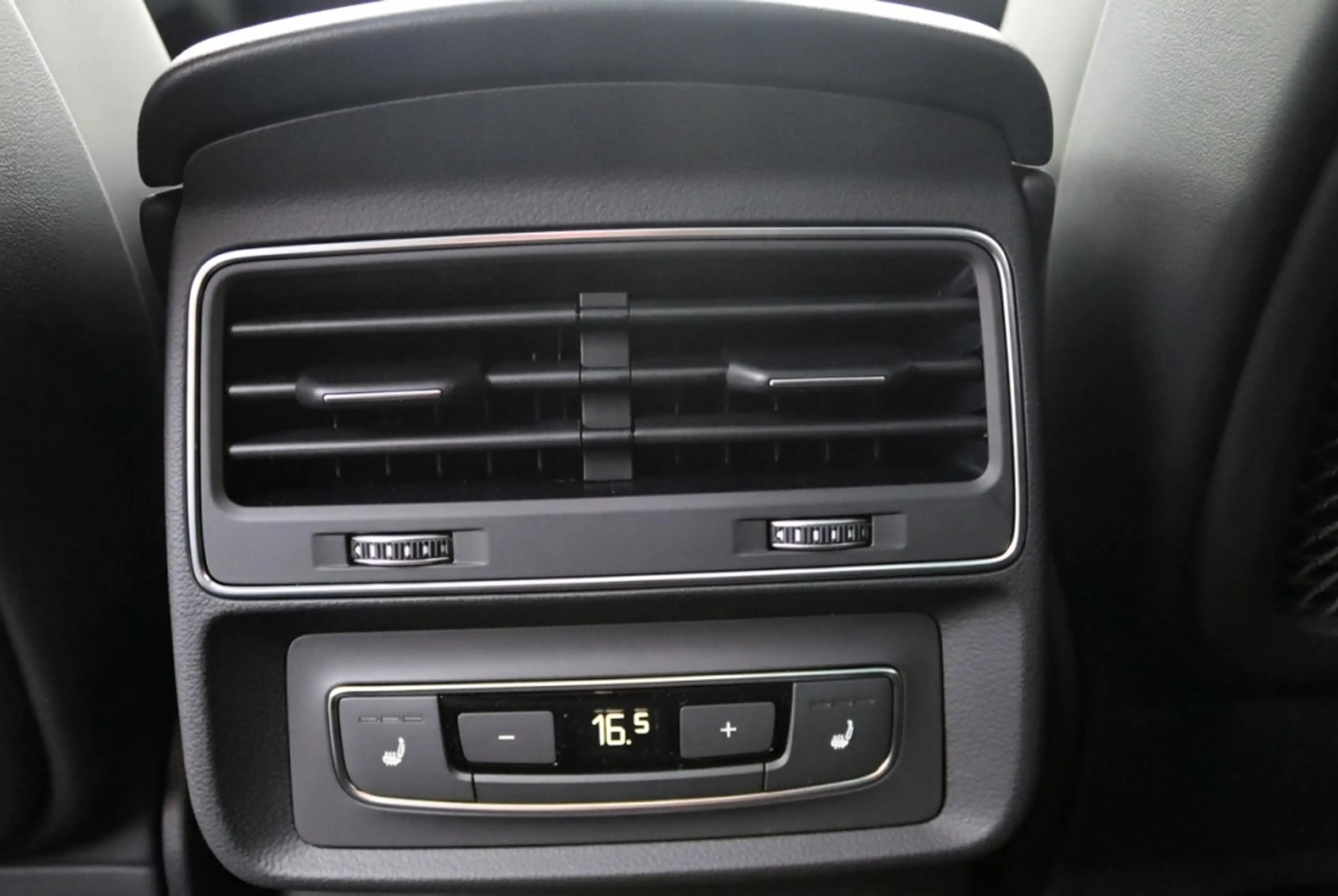Audi Q8 60 TFSI e-hybrid quattro S Line Competition l AWD — photo 18
