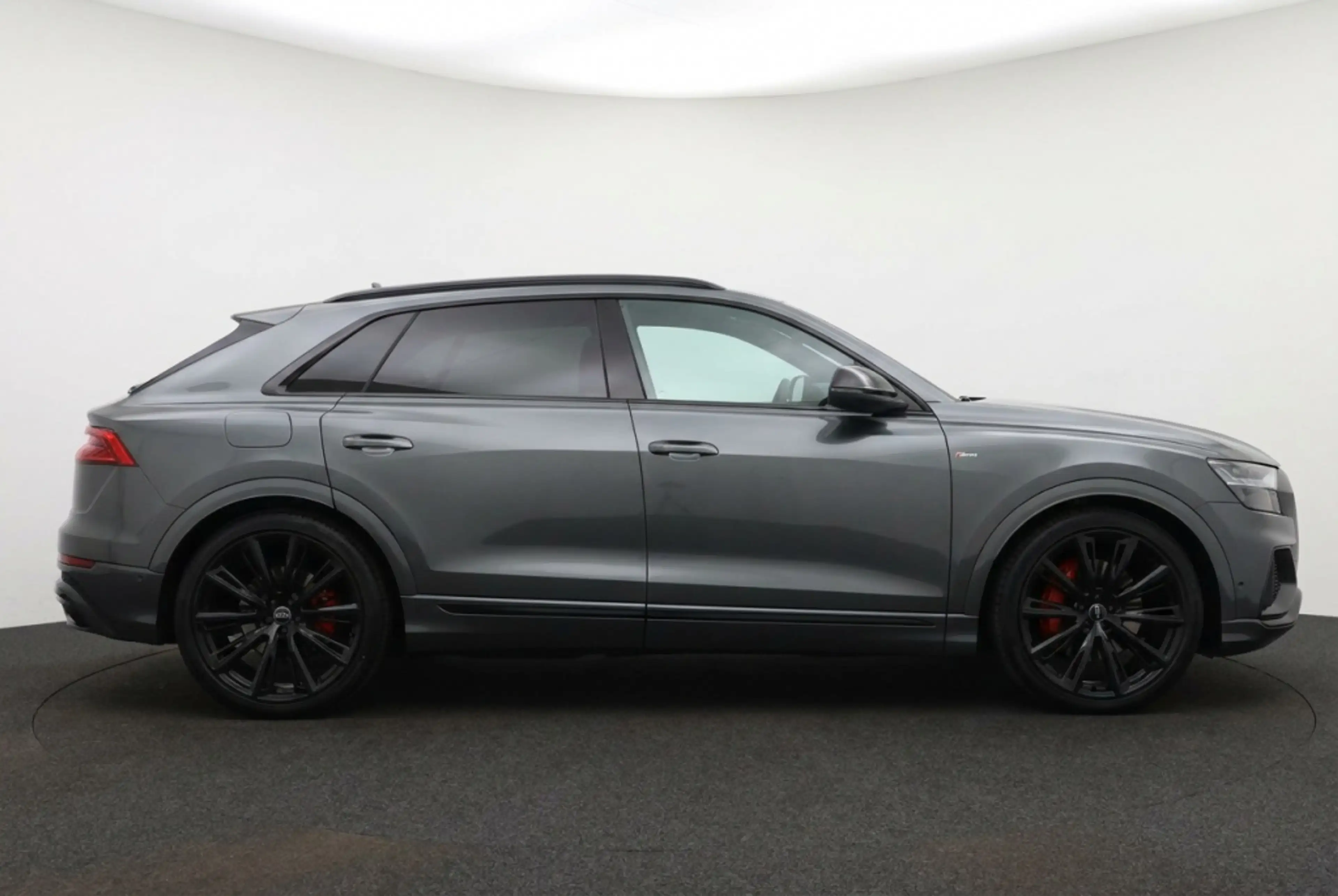 Audi Q8 60 TFSI e-hybrid quattro S Line Competition l AWD — photo 3