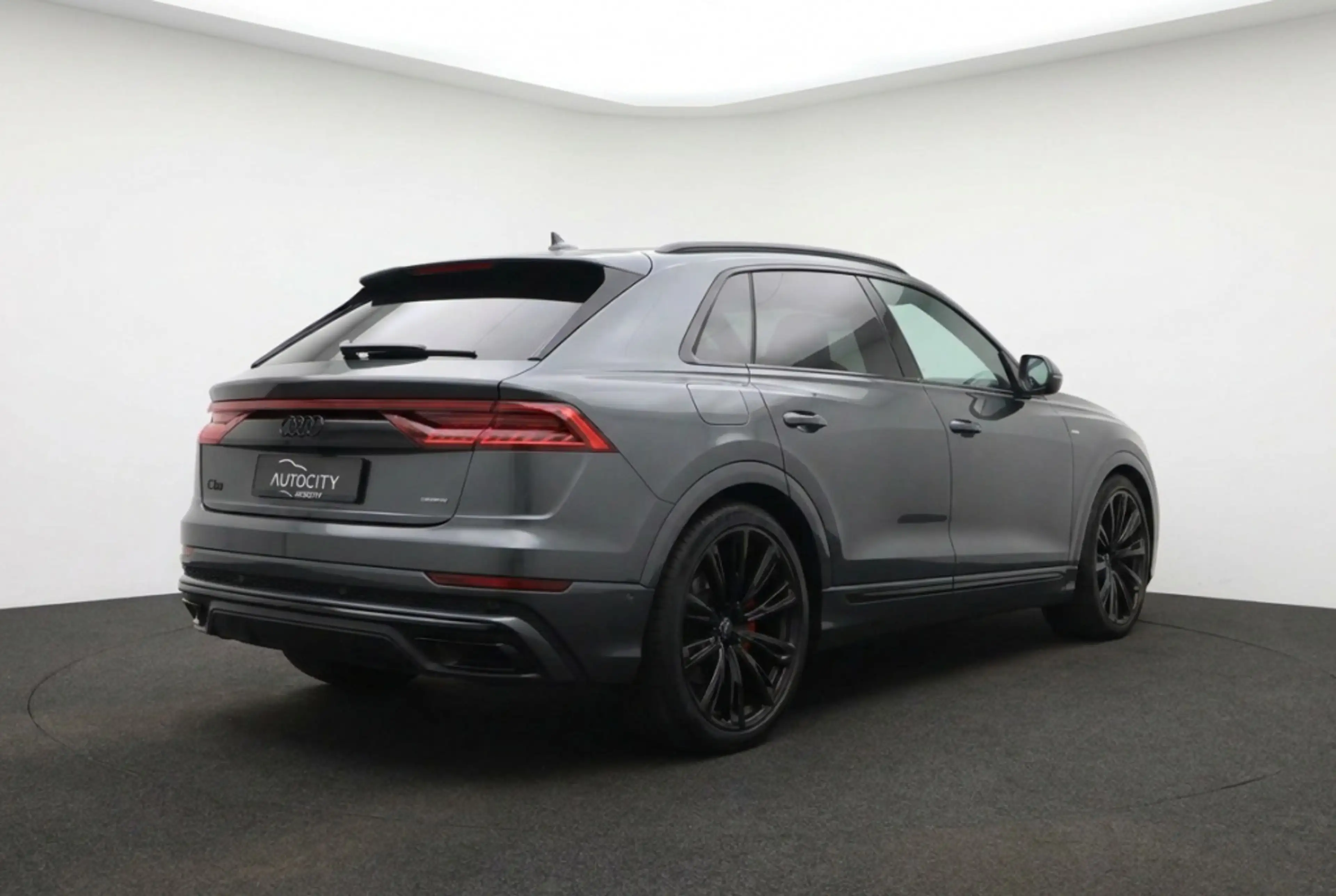 Audi Q8 60 TFSI e-hybrid quattro S Line Competition l AWD — photo 4