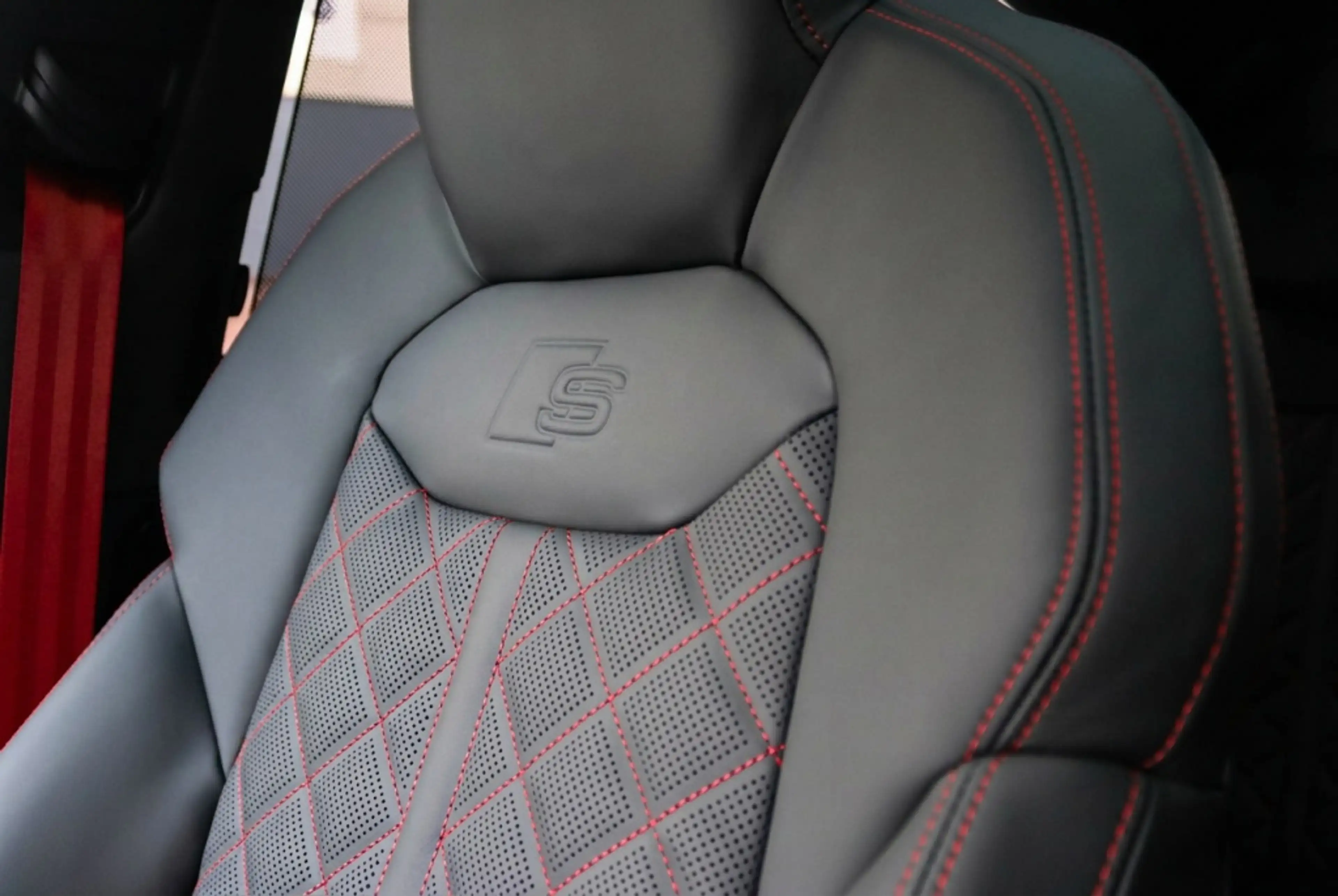 Audi Q8 60 TFSI e-hybrid quattro S Line Competition l AWD — photo 29