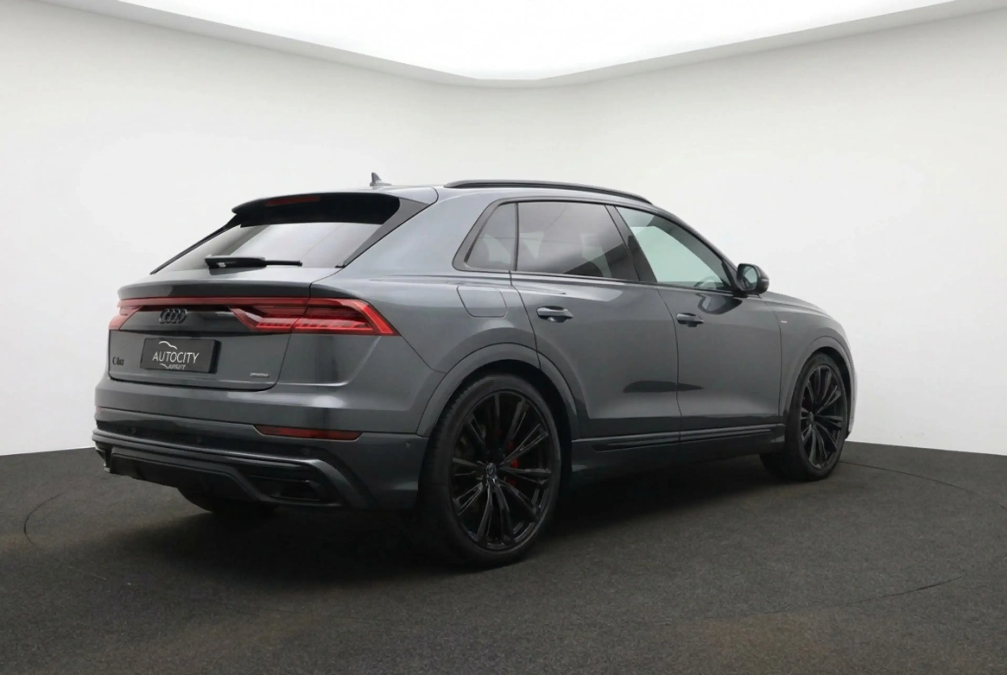 Audi Q8 60 TFSI e-hybrid quattro S Line Competition l AWD — photo 6
