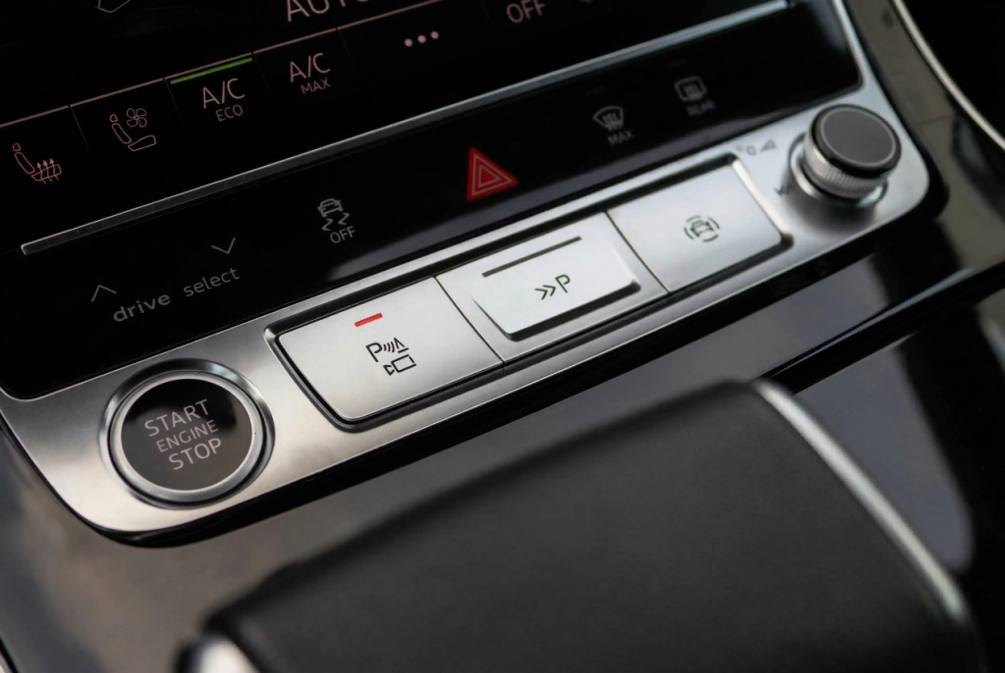 Audi Q8 60 TFSI e-hybrid quattro S Line Competition l AWD — photo 24