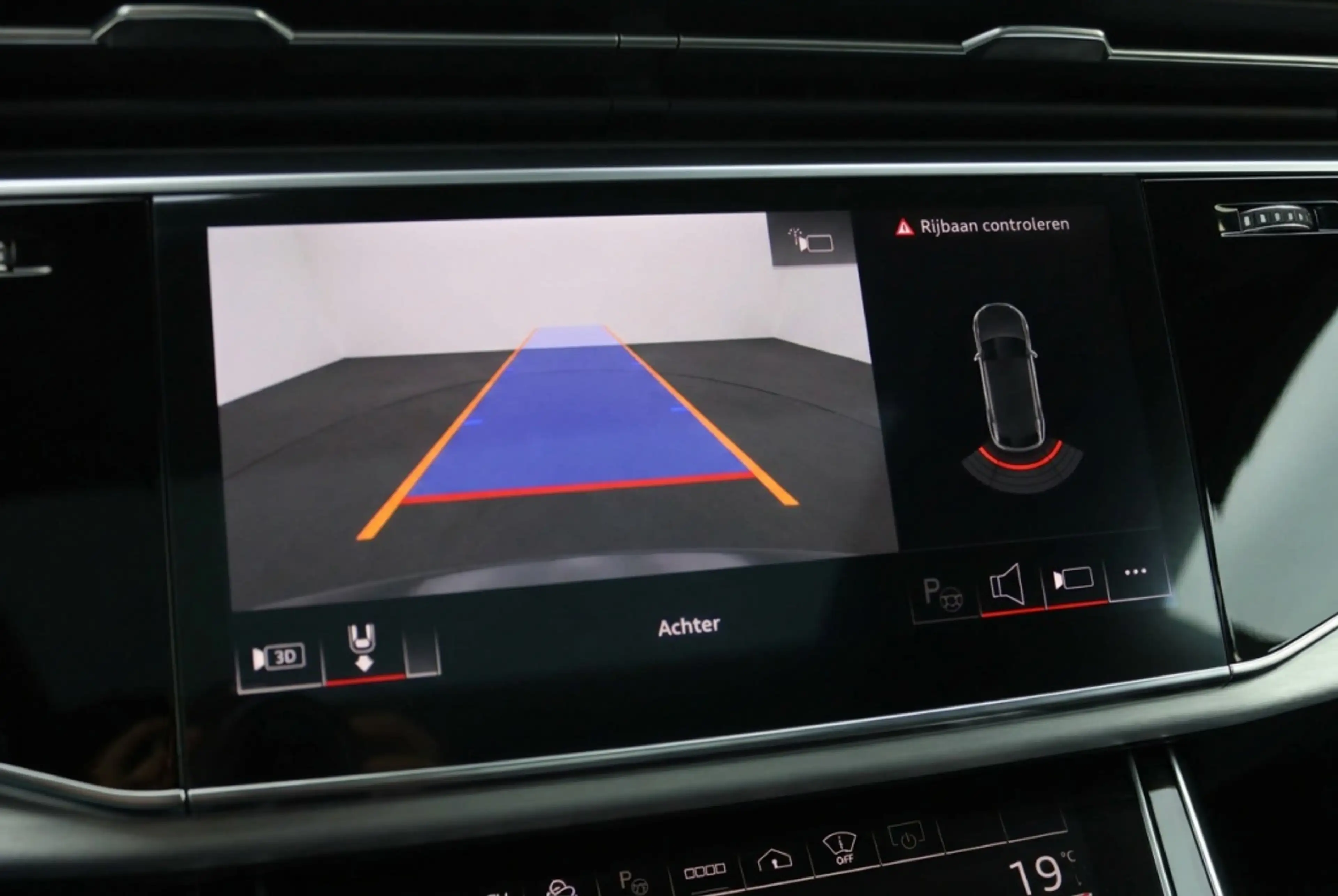 Audi Q8 60 TFSI e-hybrid quattro S Line Competition l AWD — photo 21