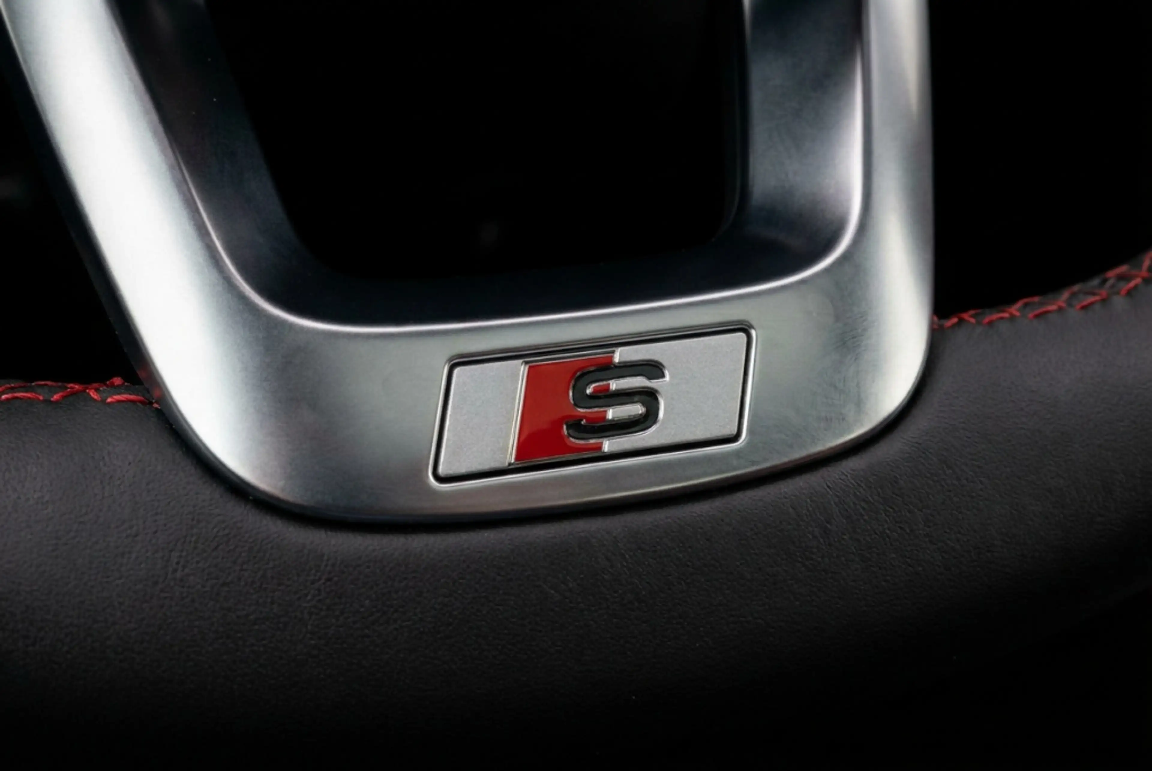 Audi Q8 60 TFSI e-hybrid quattro S Line Competition l AWD — photo 27
