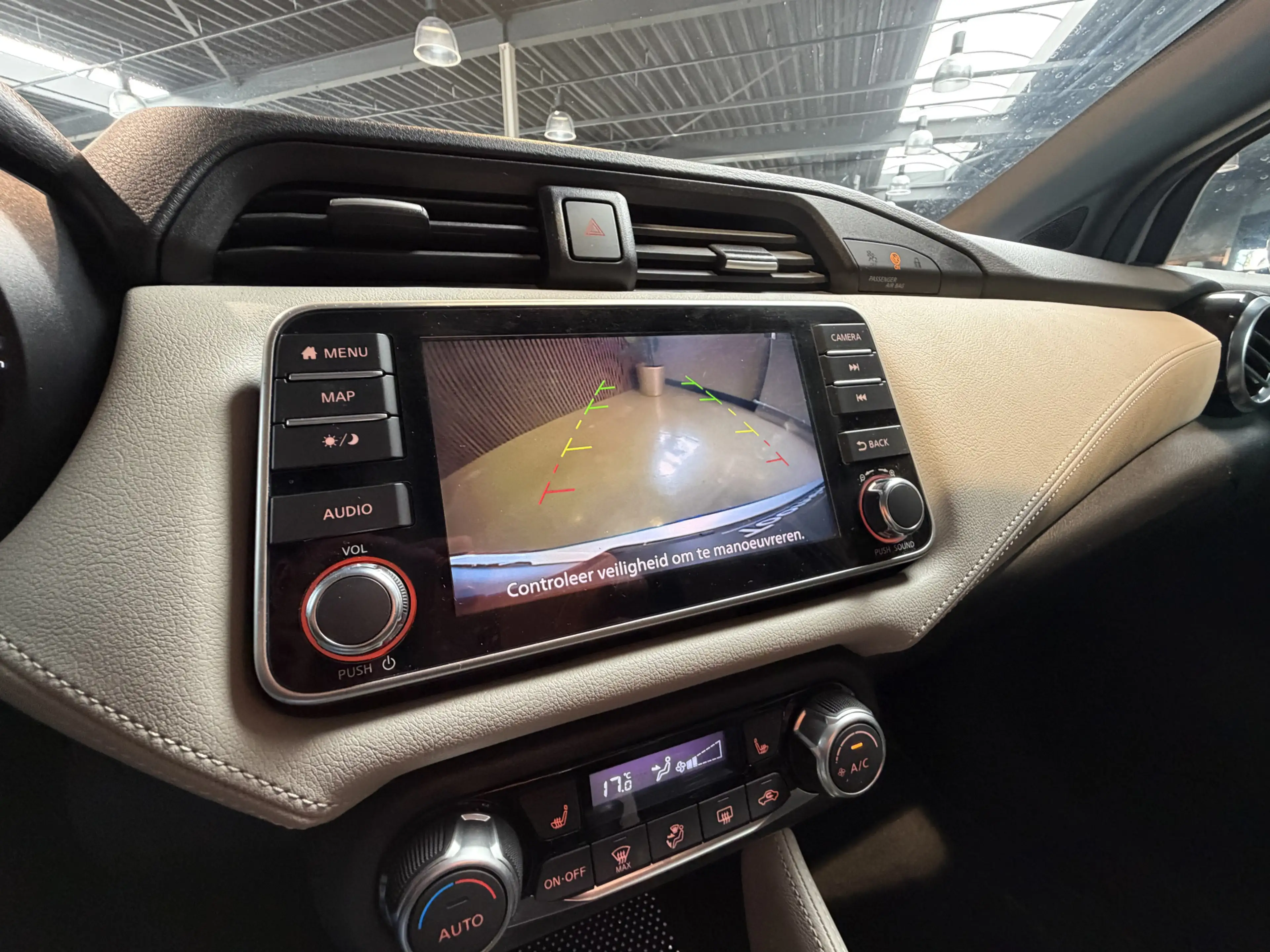 Nissan Micra 1.0 IG-T Tekna achteruitrijcamera - stoelverwarmin — photo 29