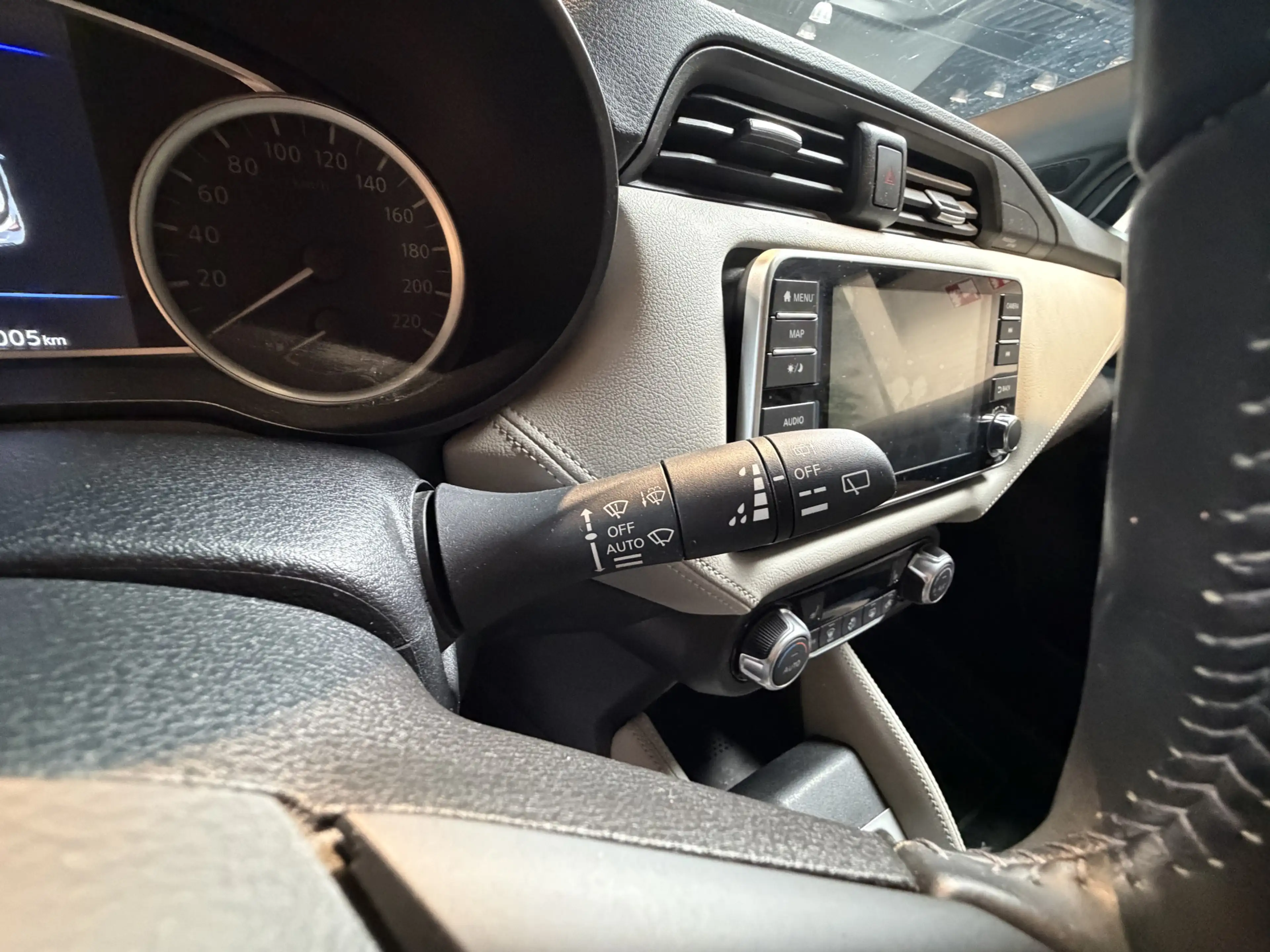 Nissan Micra 1.0 IG-T Tekna achteruitrijcamera - stoelverwarmin — photo 23
