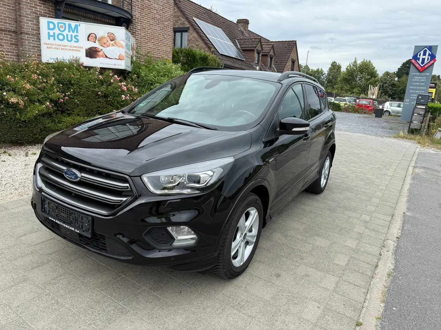Ford Kuga 1.5 EcoBoost FWD ST Line Zwart - 1