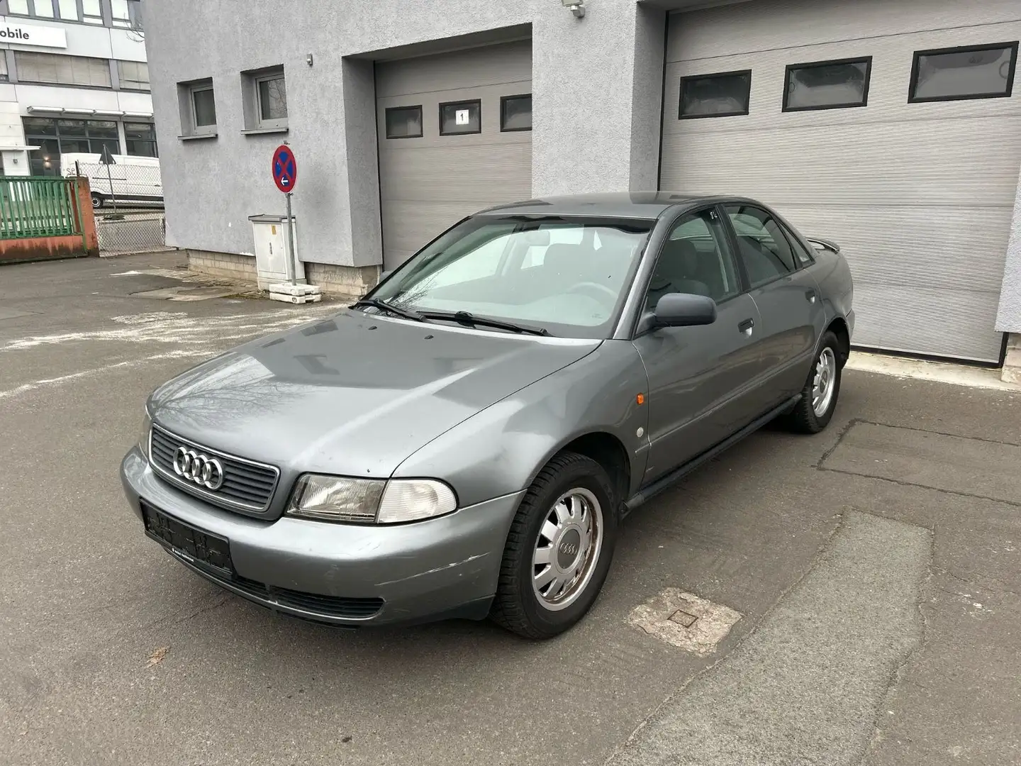 Audi A4 - 1