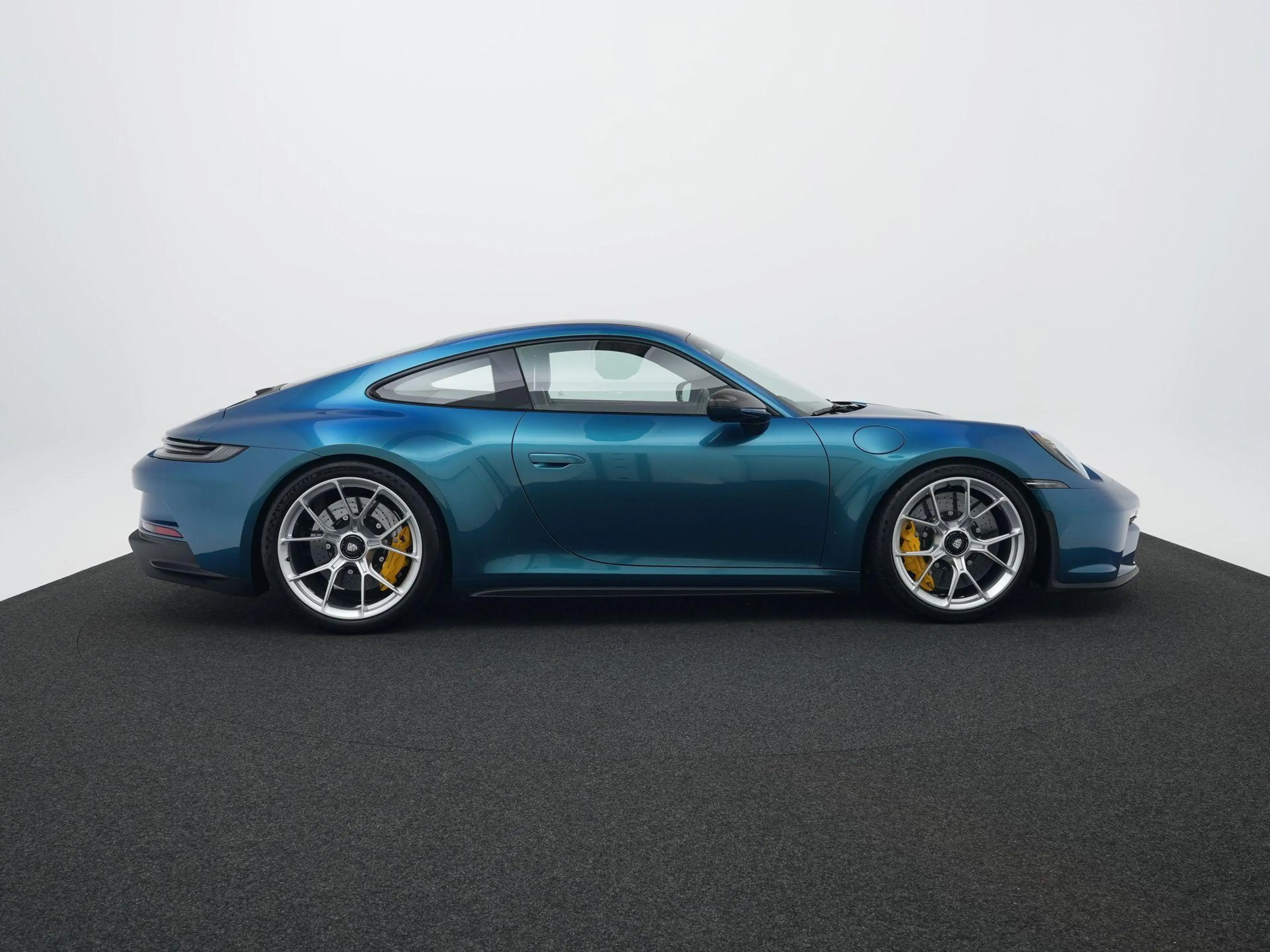 Porsche 992 GT3 Touring — photo 9