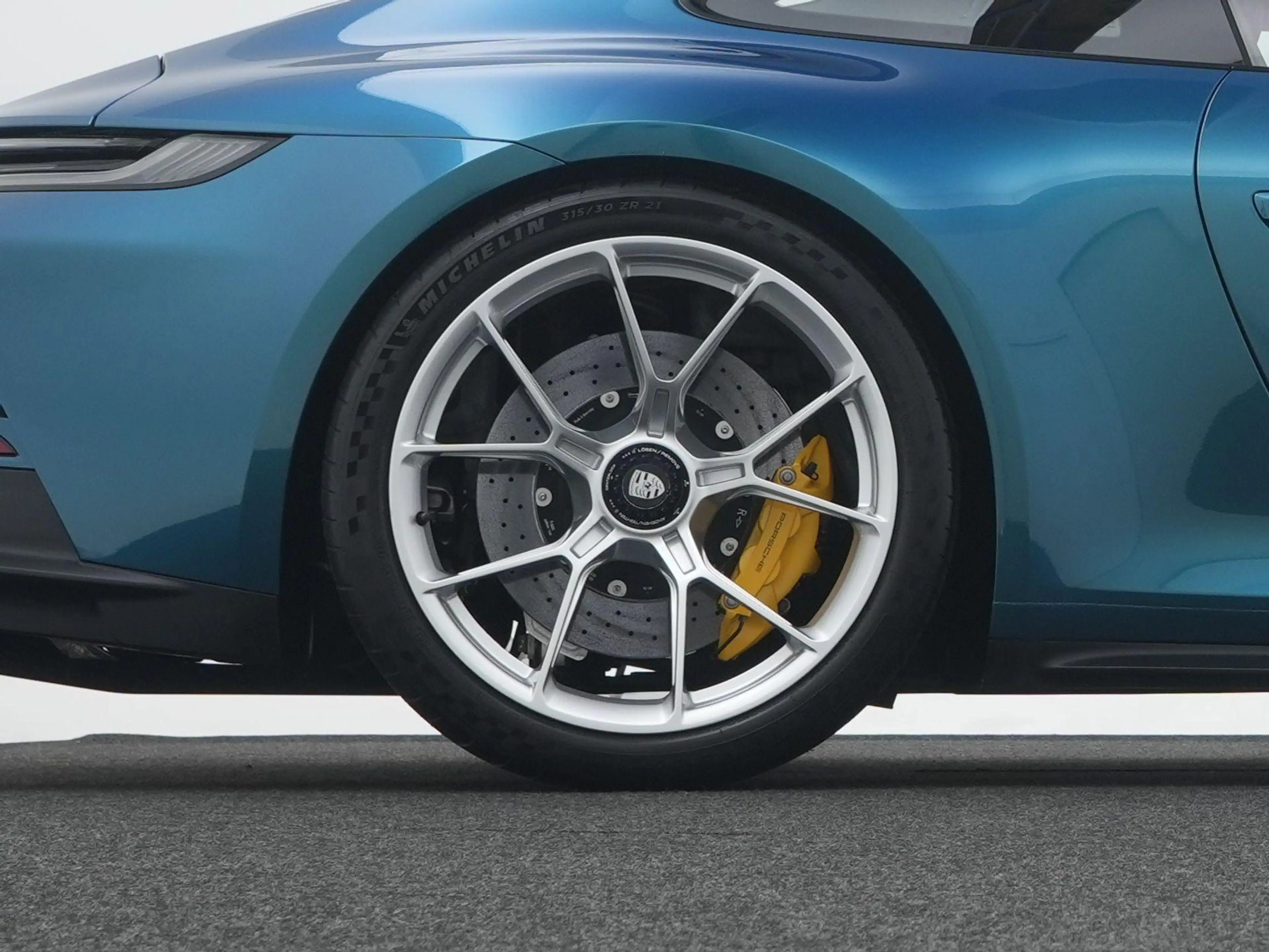 Porsche 992 GT3 Touring — photo 14
