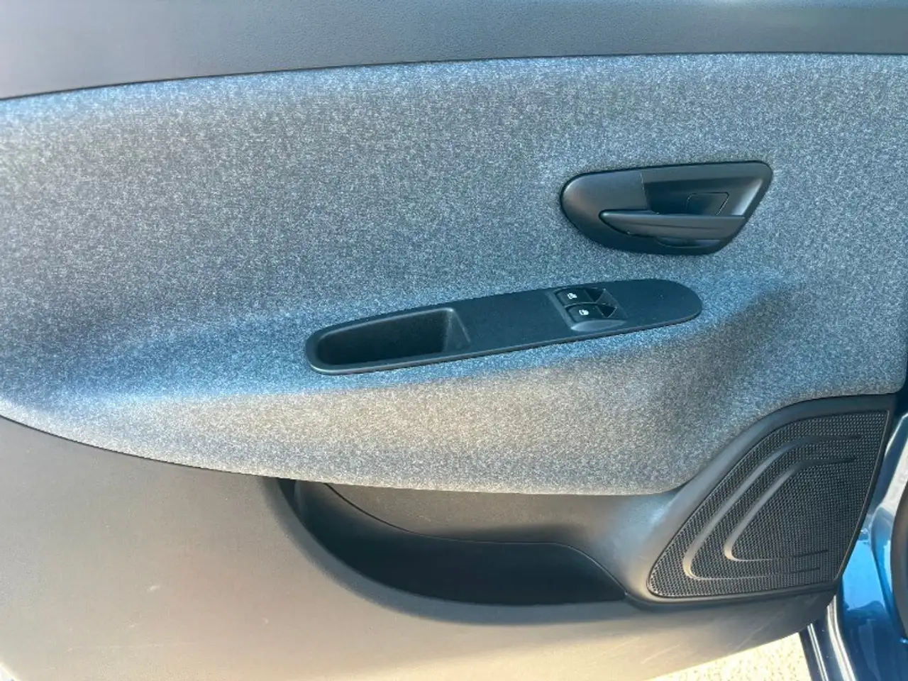 Lancia Ypsilon 2023 — фото 12