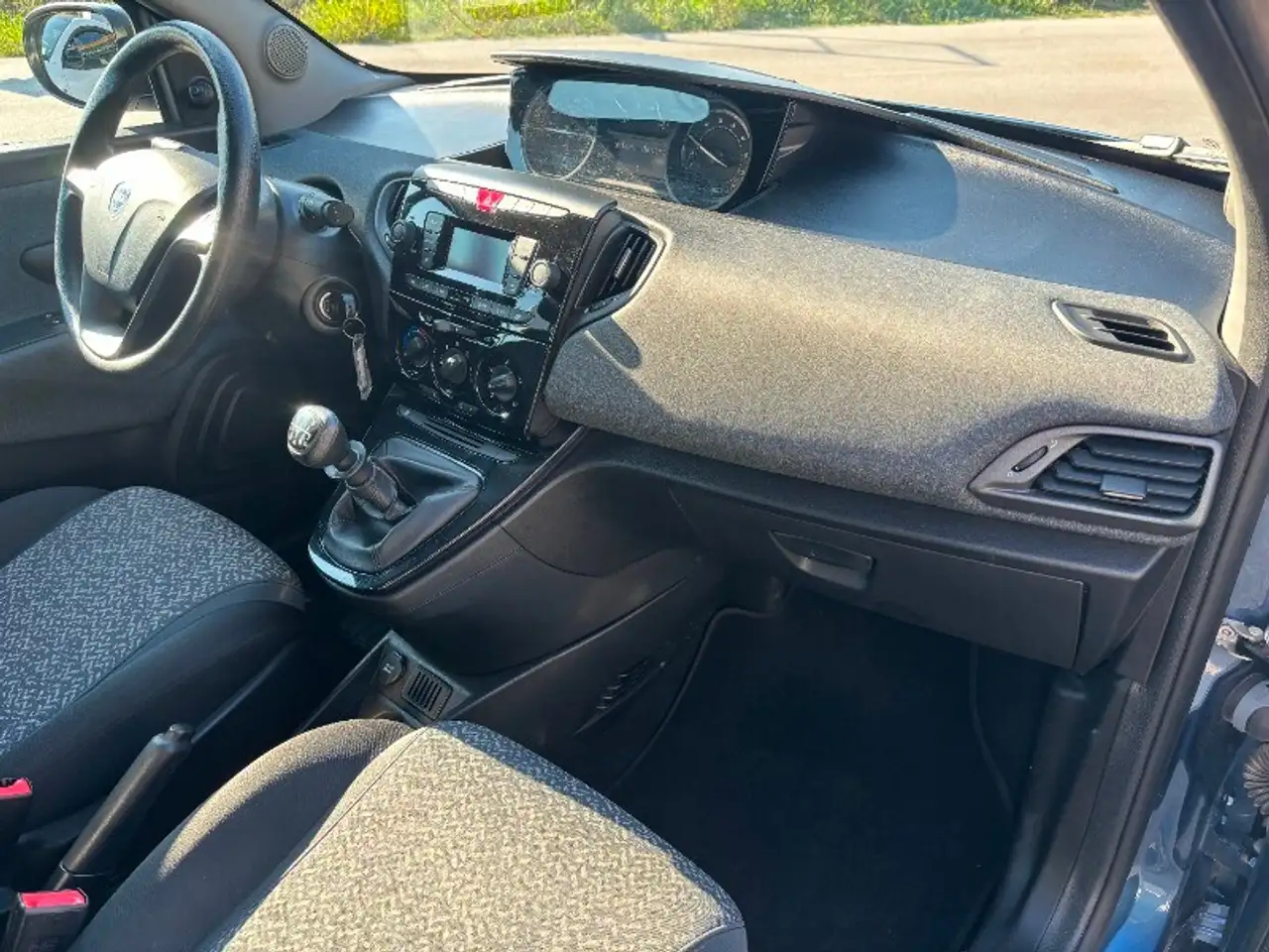 Lancia Ypsilon 2023 — фото 14
