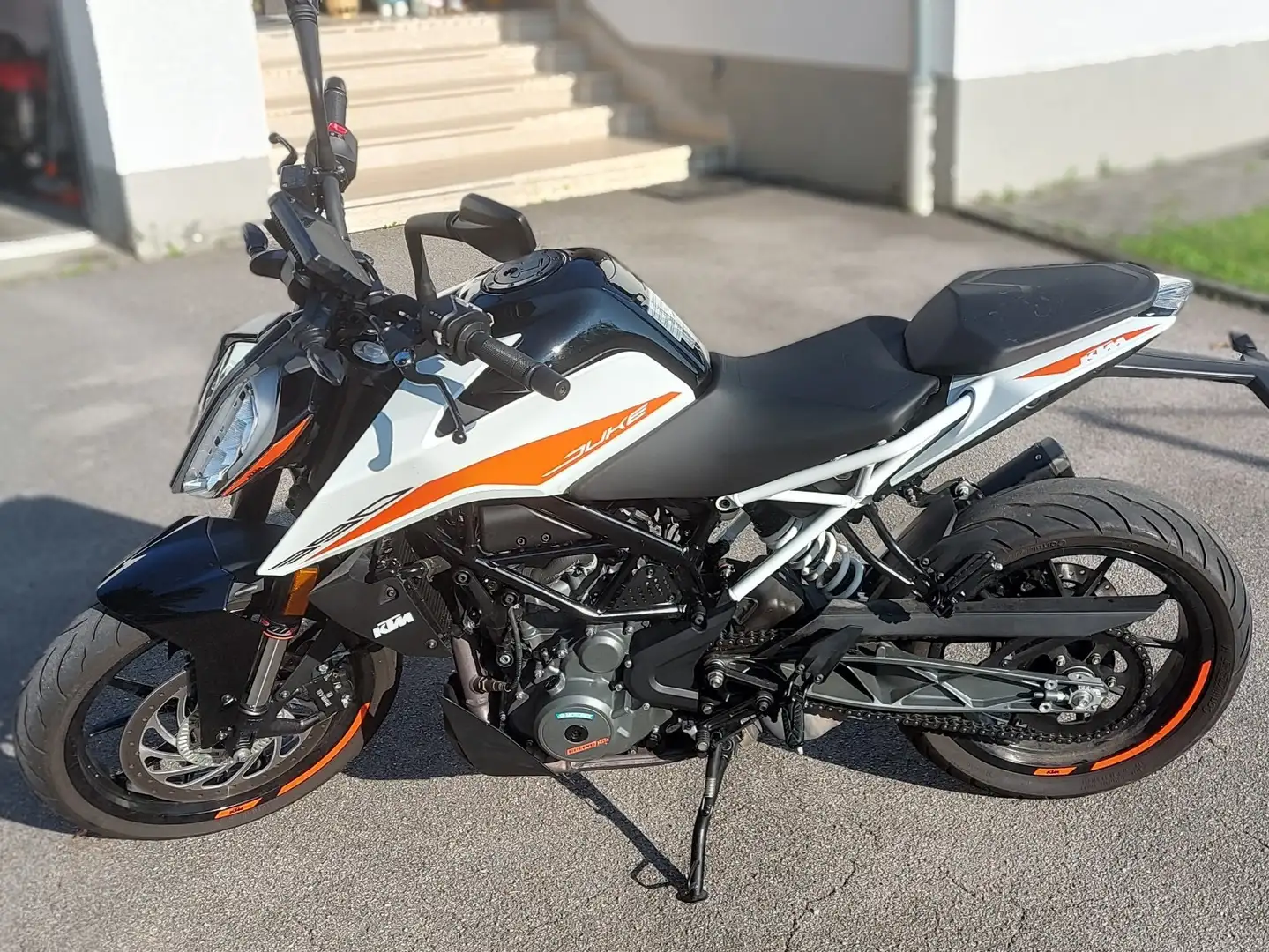 KTM 390 Duke Alb - 1