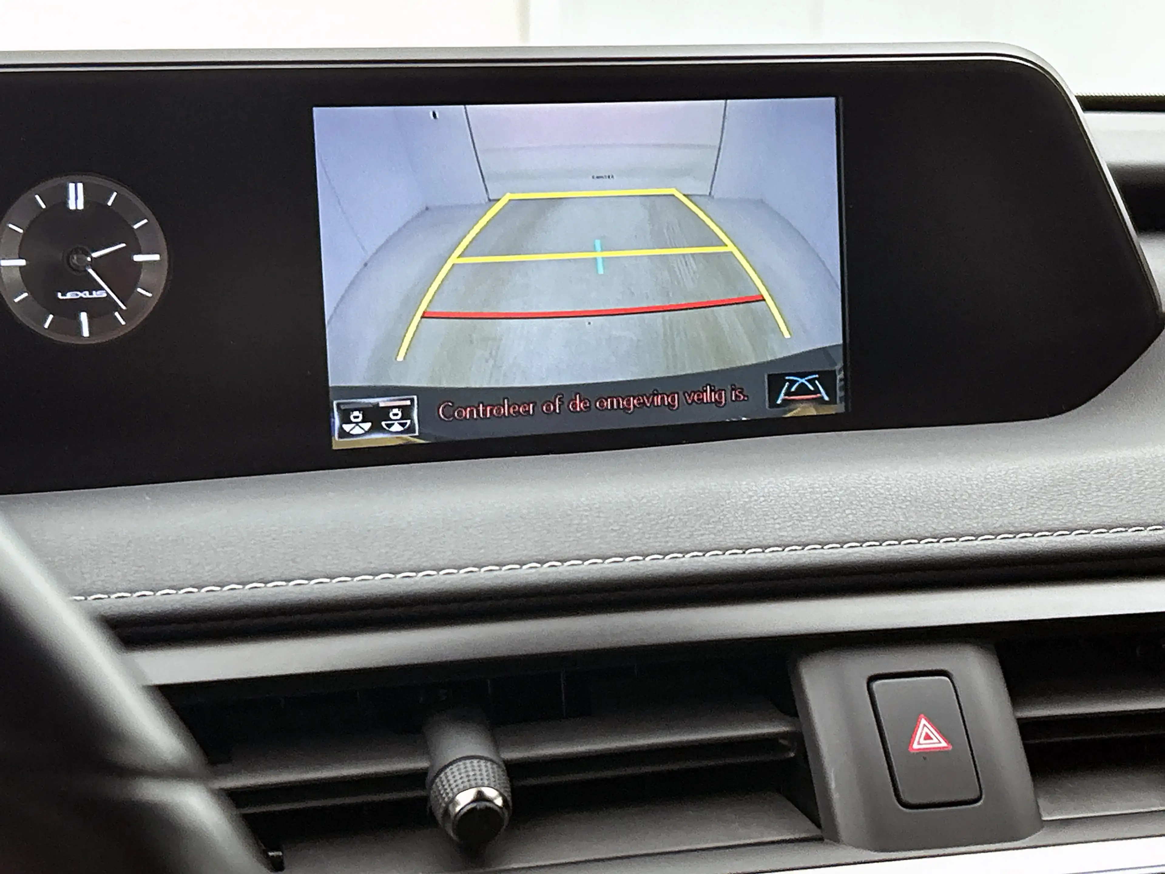 Lexus UX 250h Preference Line | Parkeersensoren | Apple CarPlay — photo 8