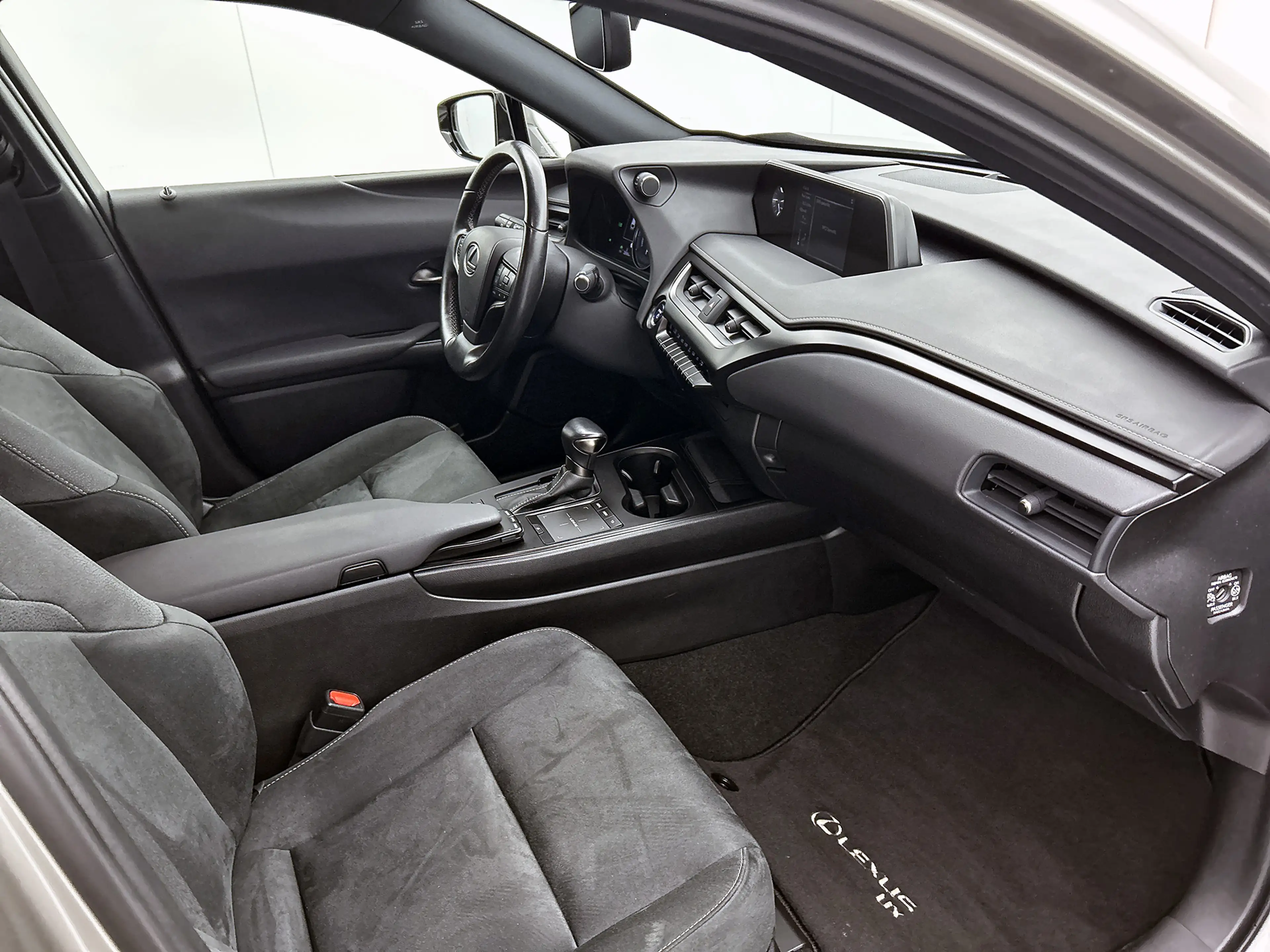 Lexus UX 250h Preference Line | Parkeersensoren | Apple CarPlay — photo 6