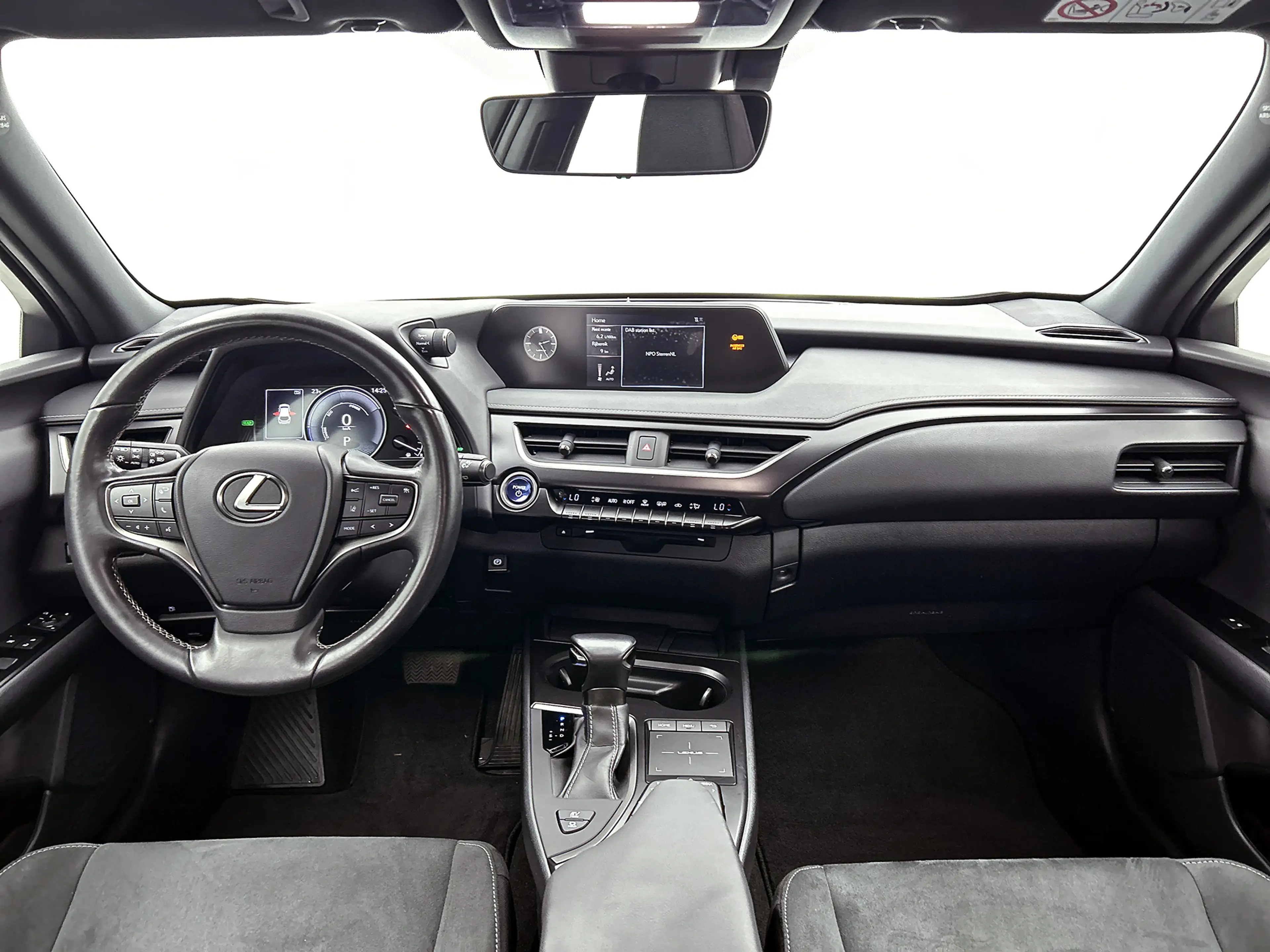 Lexus UX 250h Preference Line | Parkeersensoren | Apple CarPlay — photo 4