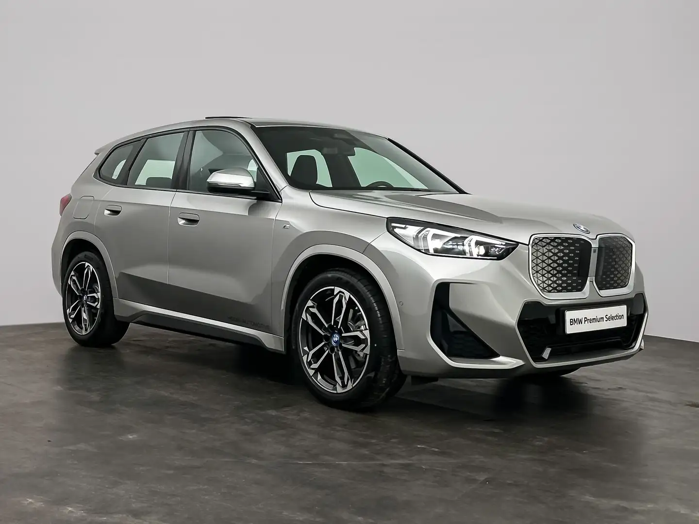 BMW iX1 eDrive20 67 kWh M-Sport | Panoramadak |  Comfort A Grau - 2