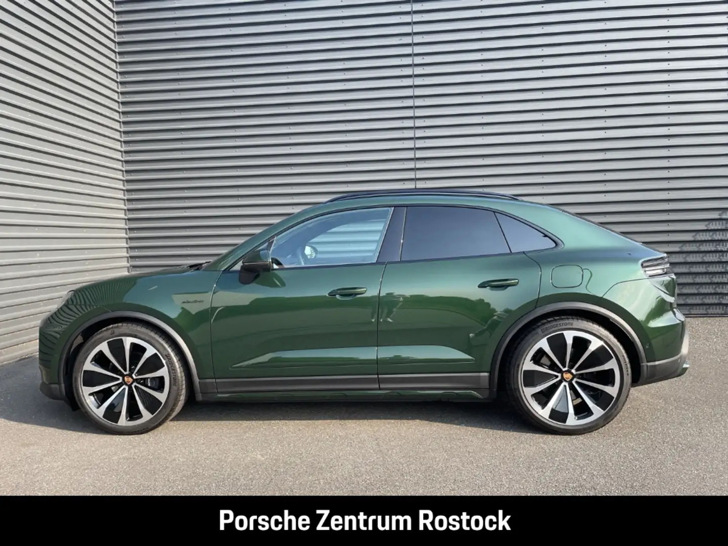 Porsche Macan 4 Clubleder Hinterachslenkung BOSE 22-Zoll Grün - 2