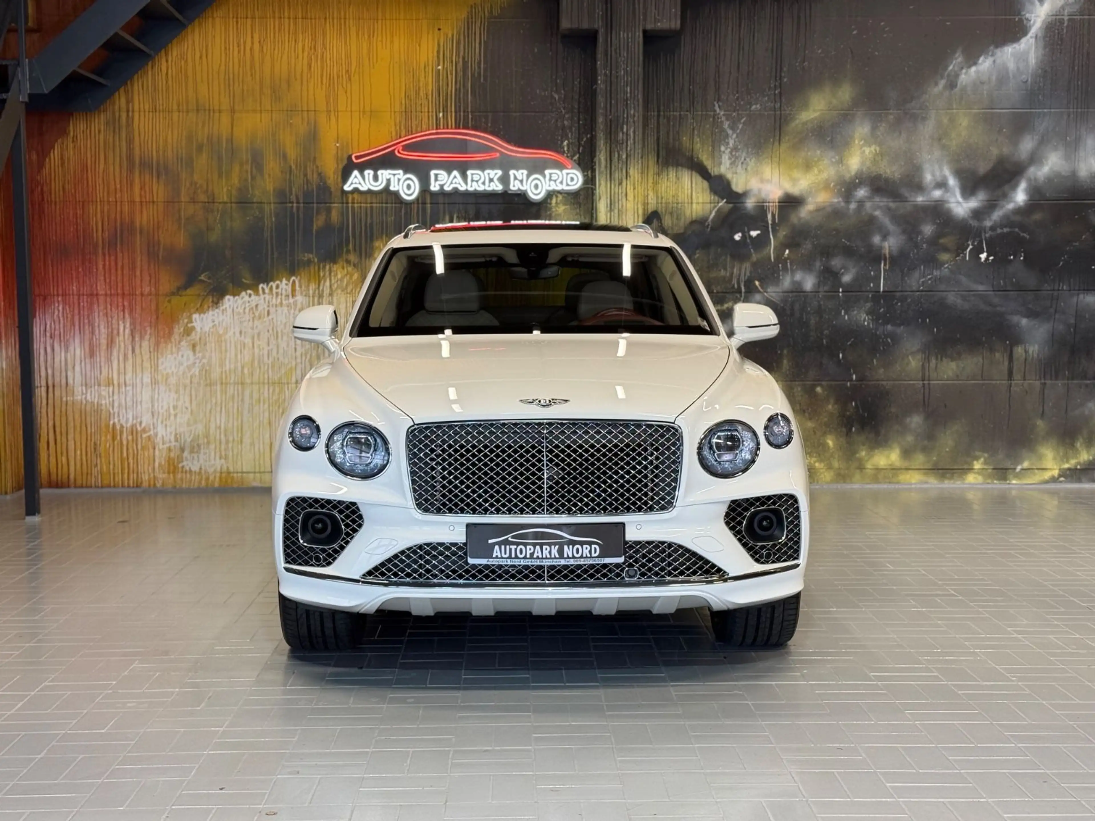 Bentley Bentayga 4.0 V8 Mulliner First Edition DUO-TONE — photo 2