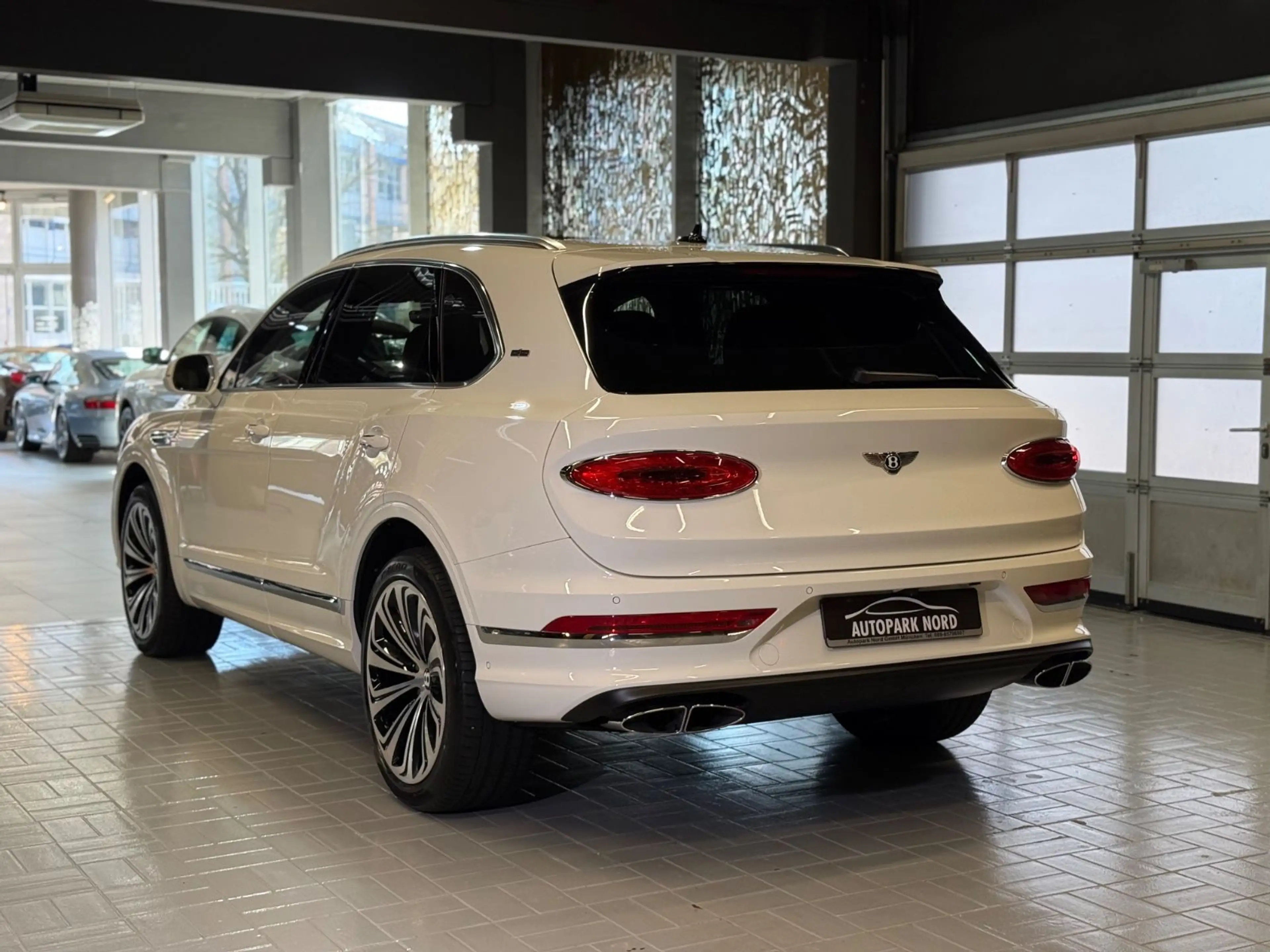 Bentley Bentayga 4.0 V8 Mulliner First Edition DUO-TONE — photo 5
