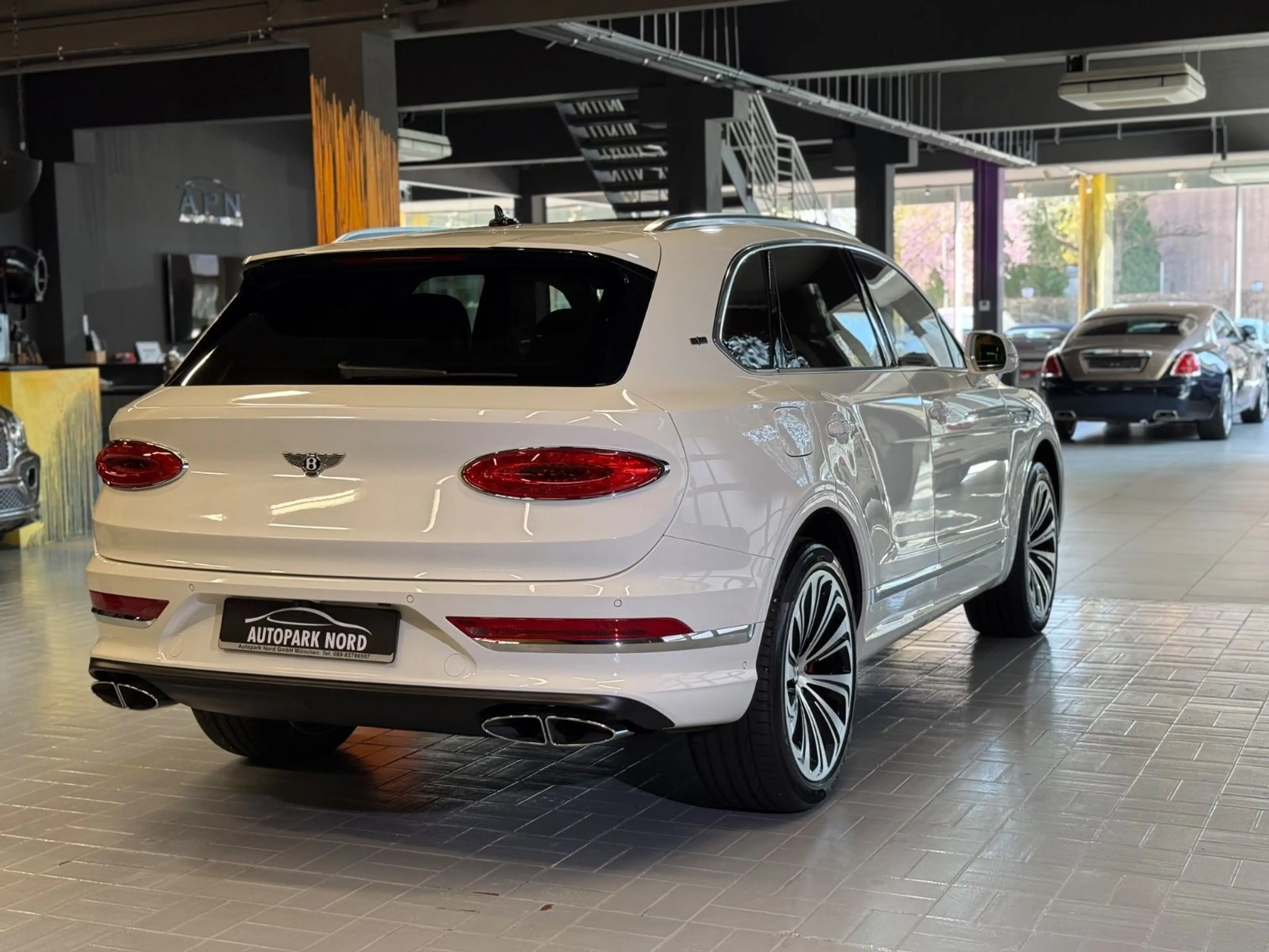 Bentley Bentayga 4.0 V8 Mulliner First Edition DUO-TONE — photo 7