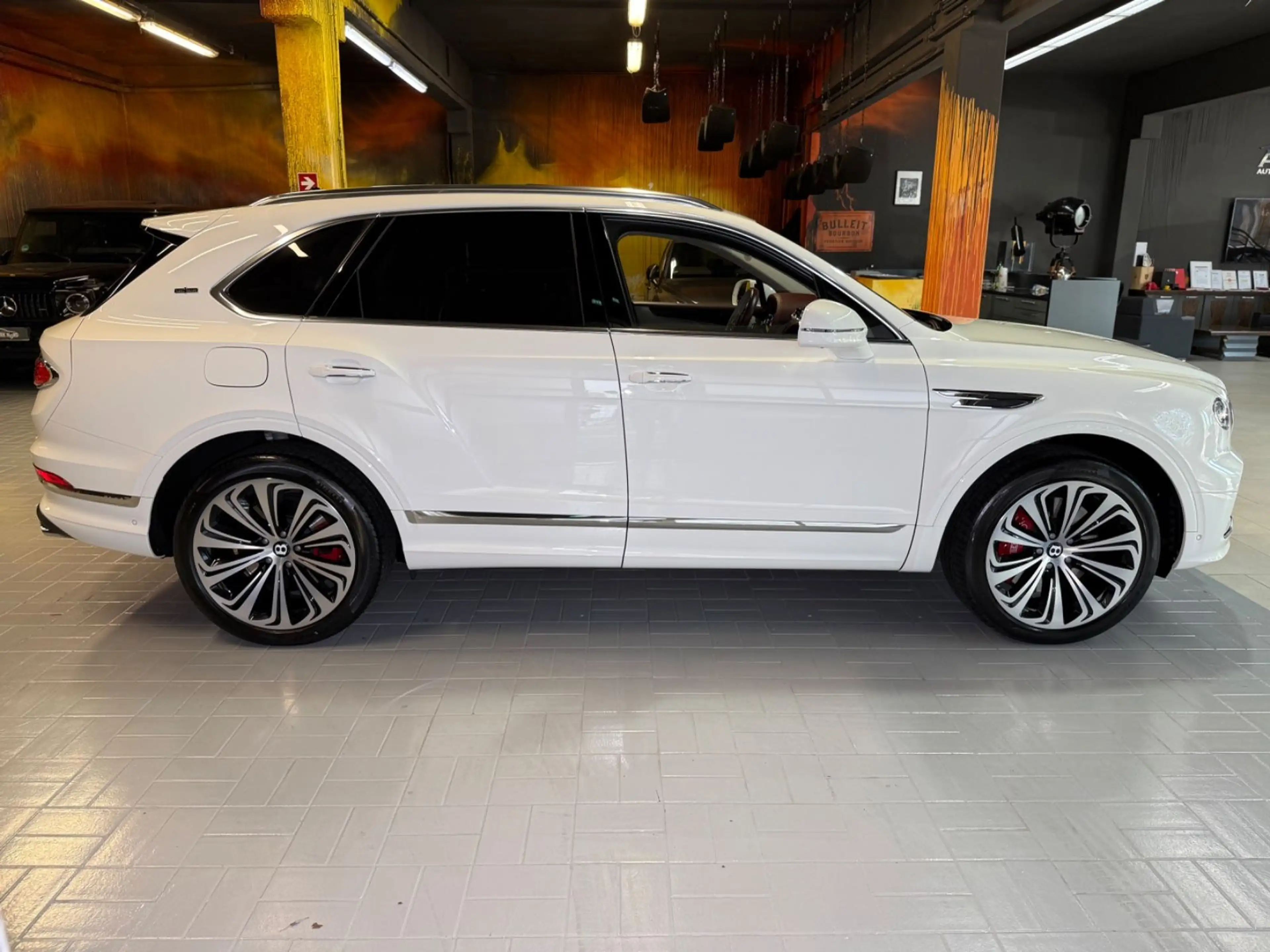 Bentley Bentayga 4.0 V8 Mulliner First Edition DUO-TONE — photo 8