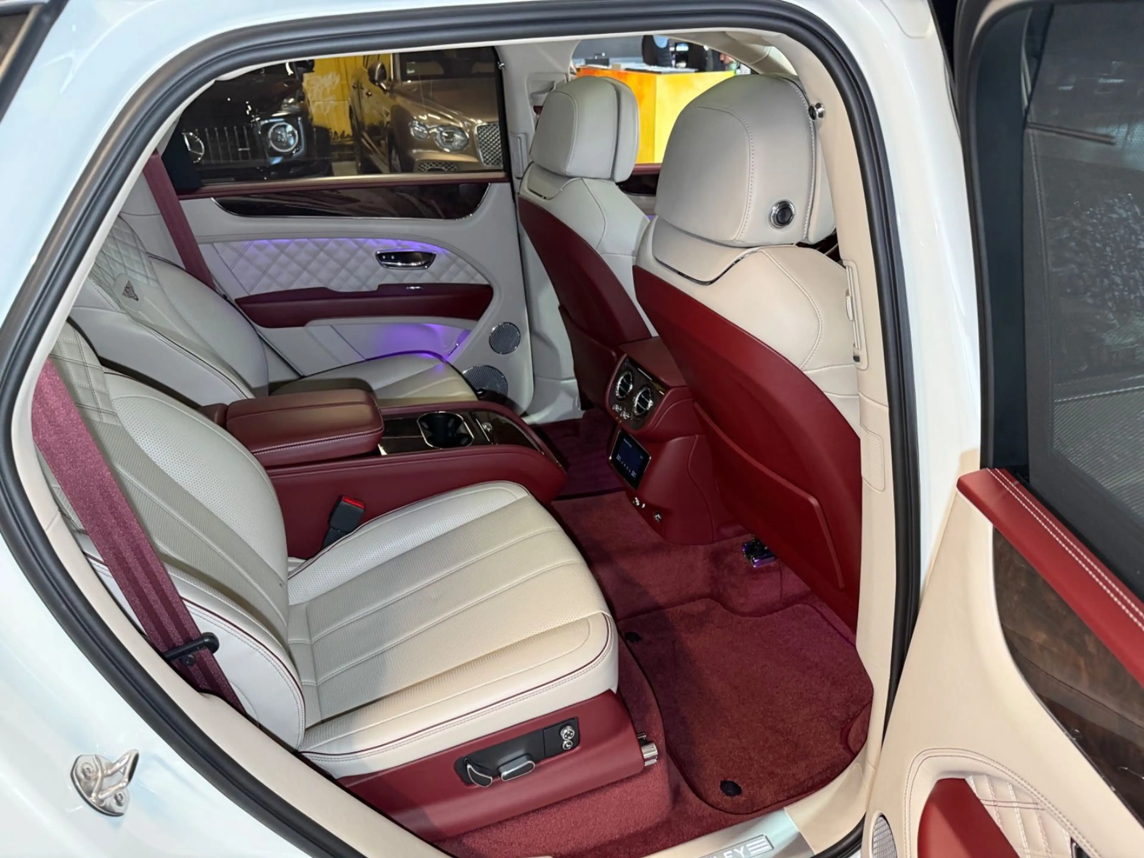 Bentley Bentayga 4.0 V8 Mulliner First Edition DUO-TONE — photo 15