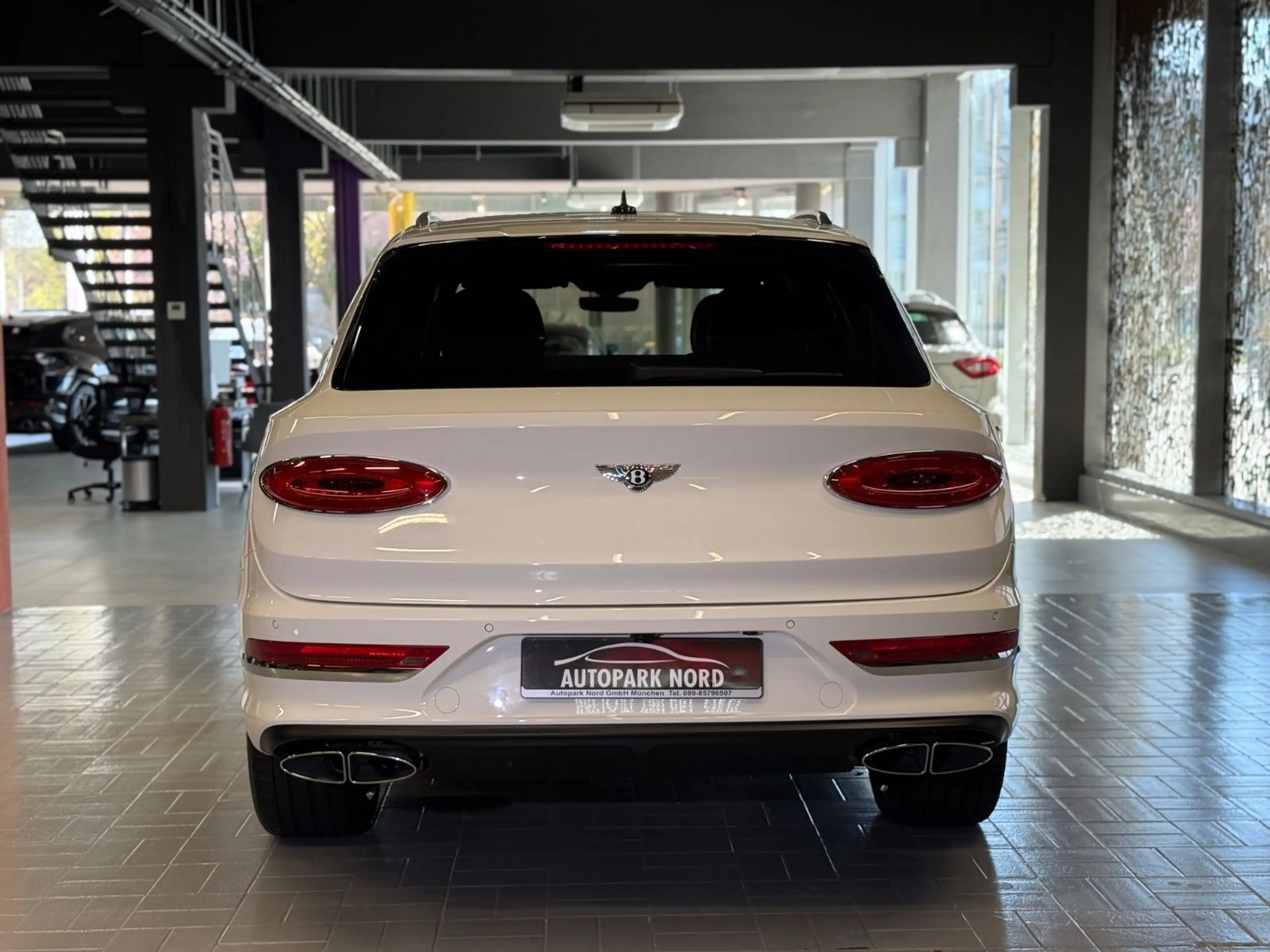 Bentley Bentayga 4.0 V8 Mulliner First Edition DUO-TONE — photo 6