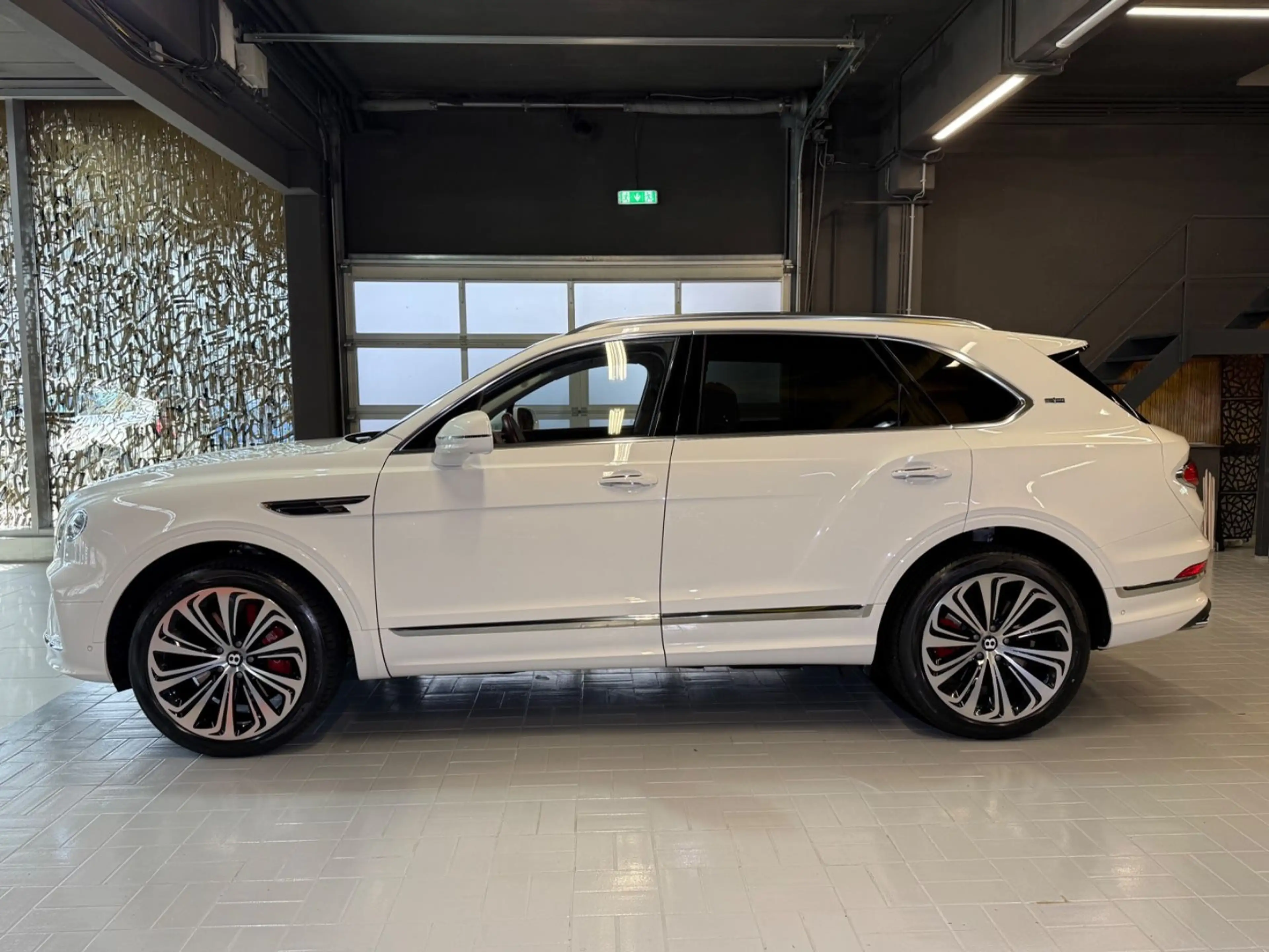 Bentley Bentayga 4.0 V8 Mulliner First Edition DUO-TONE — photo 4