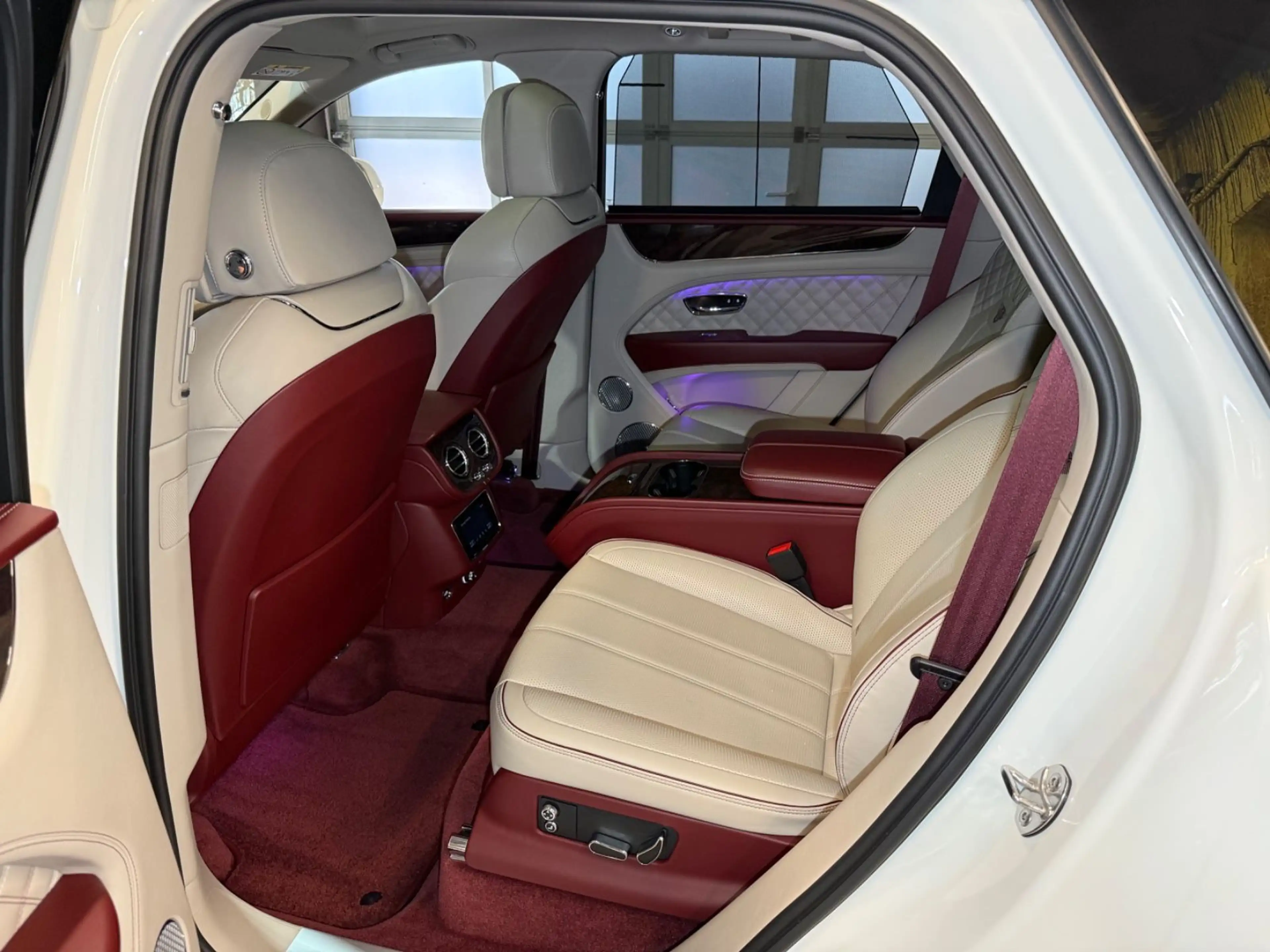 Bentley Bentayga 4.0 V8 Mulliner First Edition DUO-TONE — photo 14