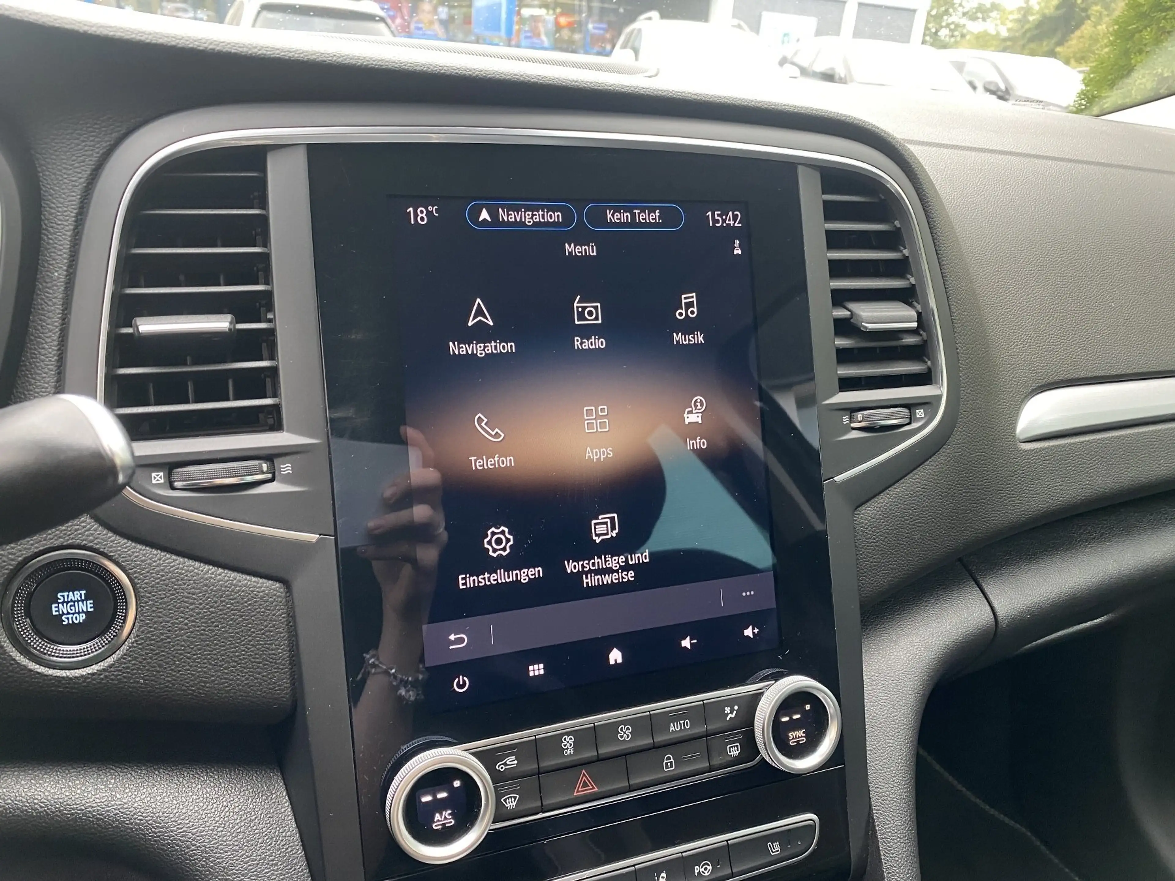 Renault Megane Grandtour INTENS E-TECH PLUG-IN 160 — photo 14