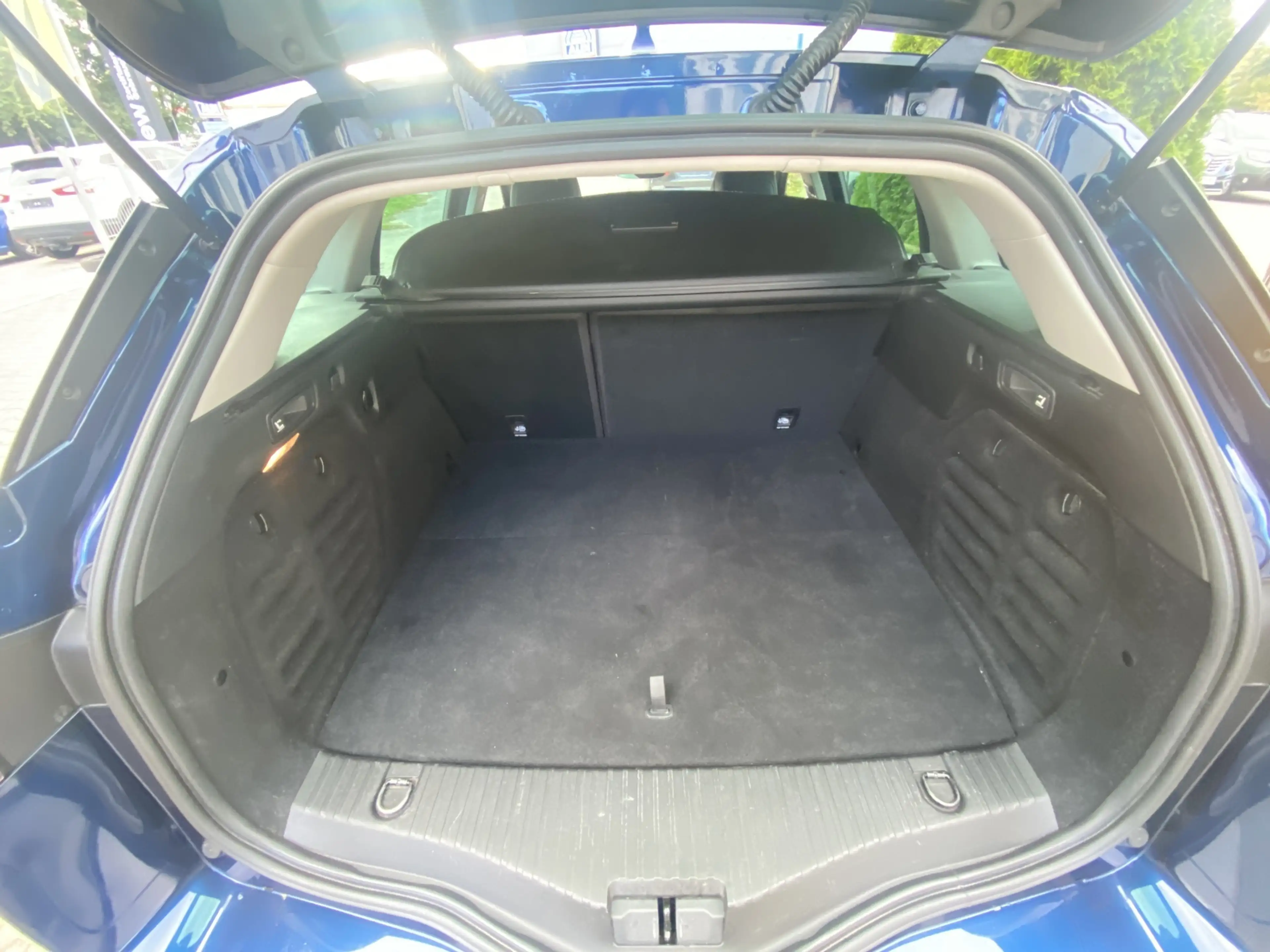 Renault Megane Grandtour INTENS E-TECH PLUG-IN 160 — photo 7