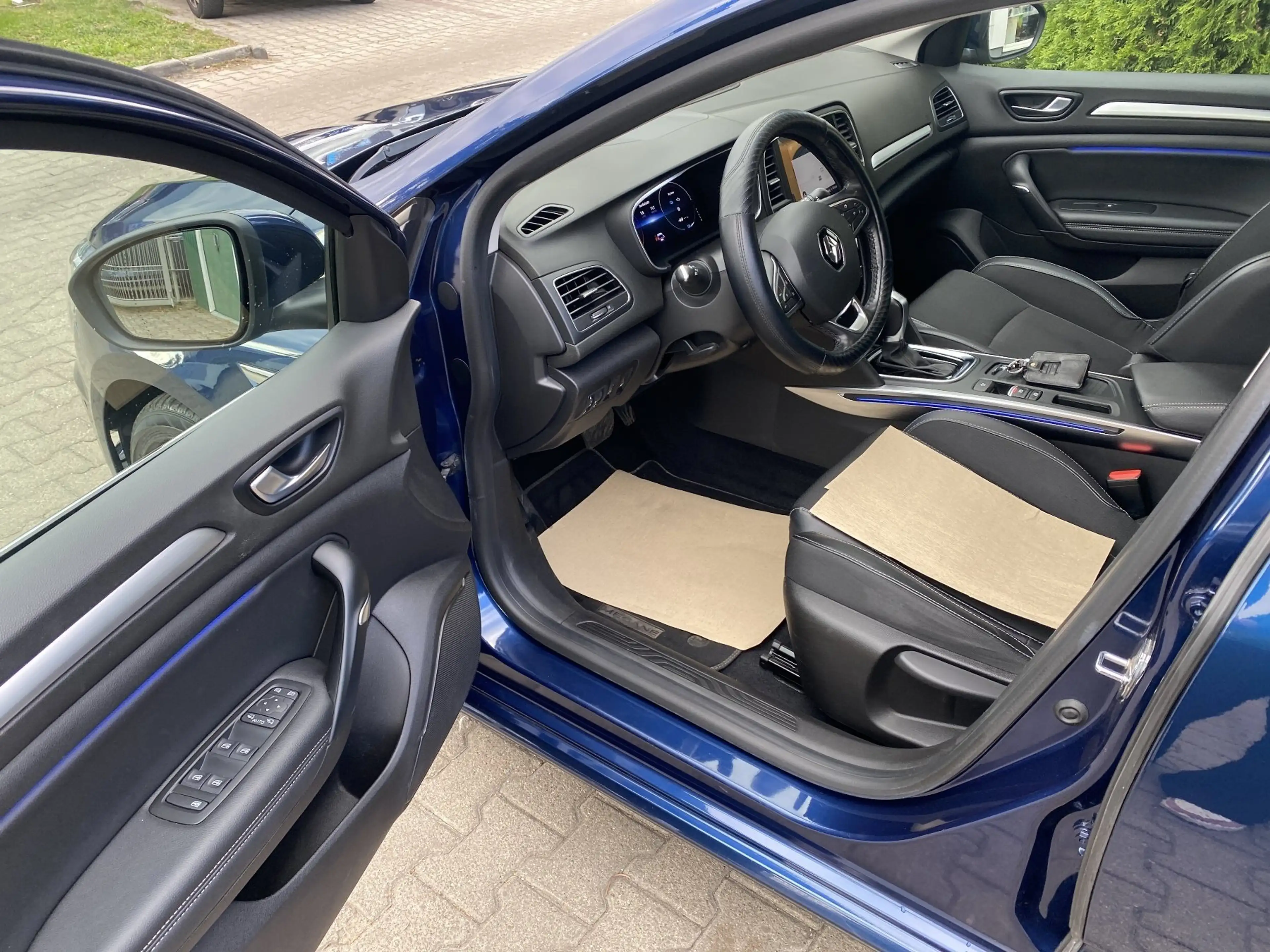 Renault Megane Grandtour INTENS E-TECH PLUG-IN 160 — photo 10